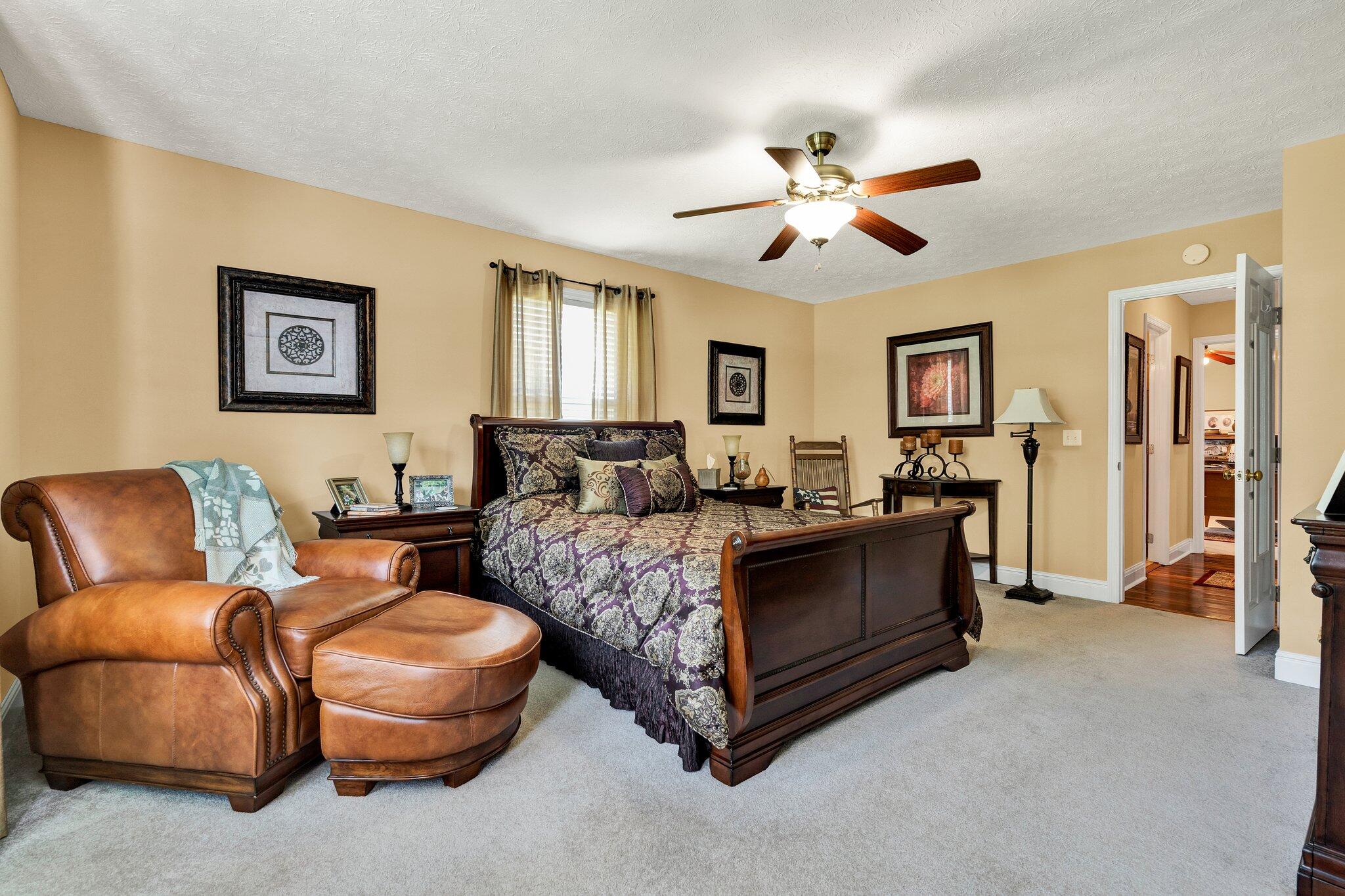135 Charles Circle SE