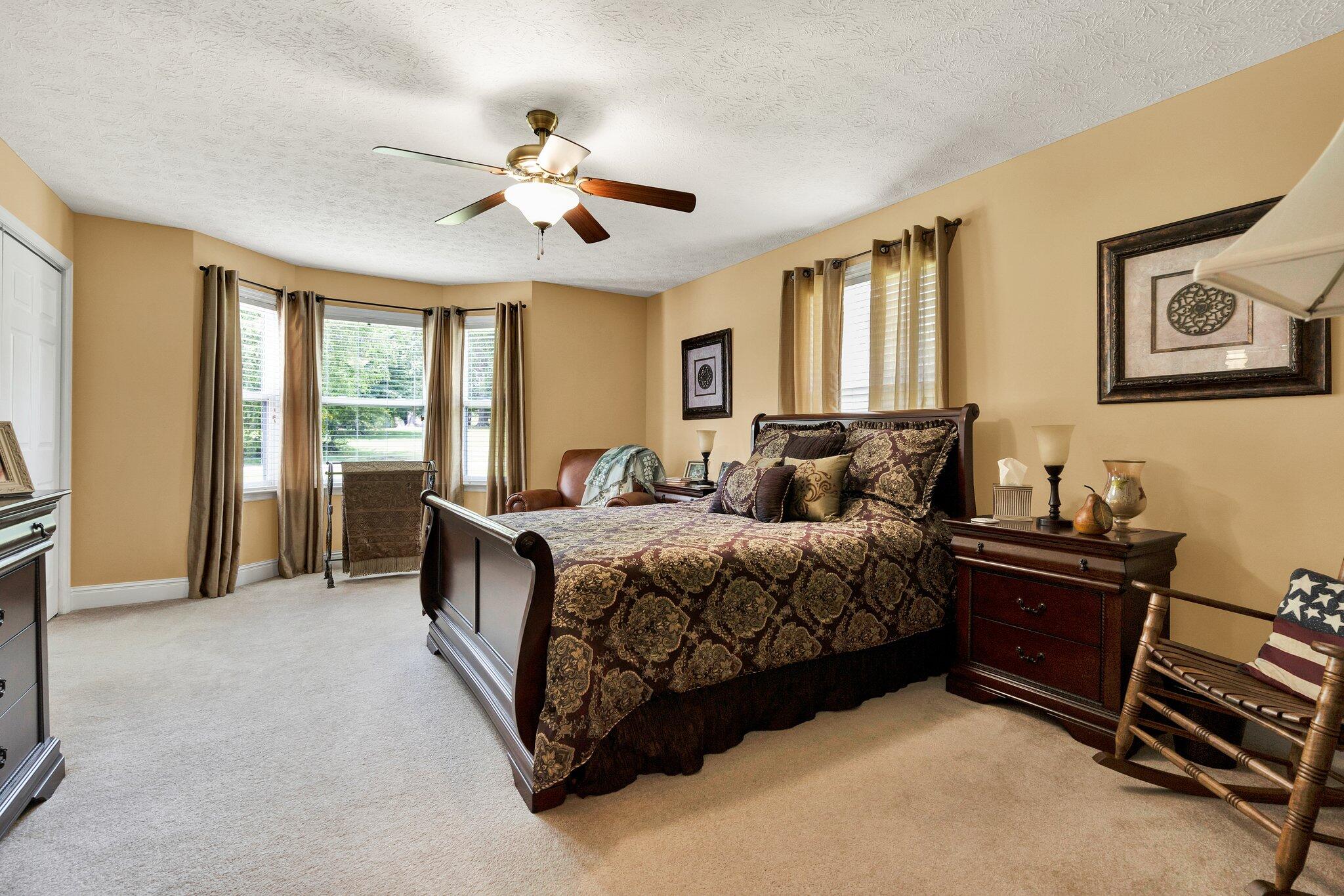 135 Charles Circle SE