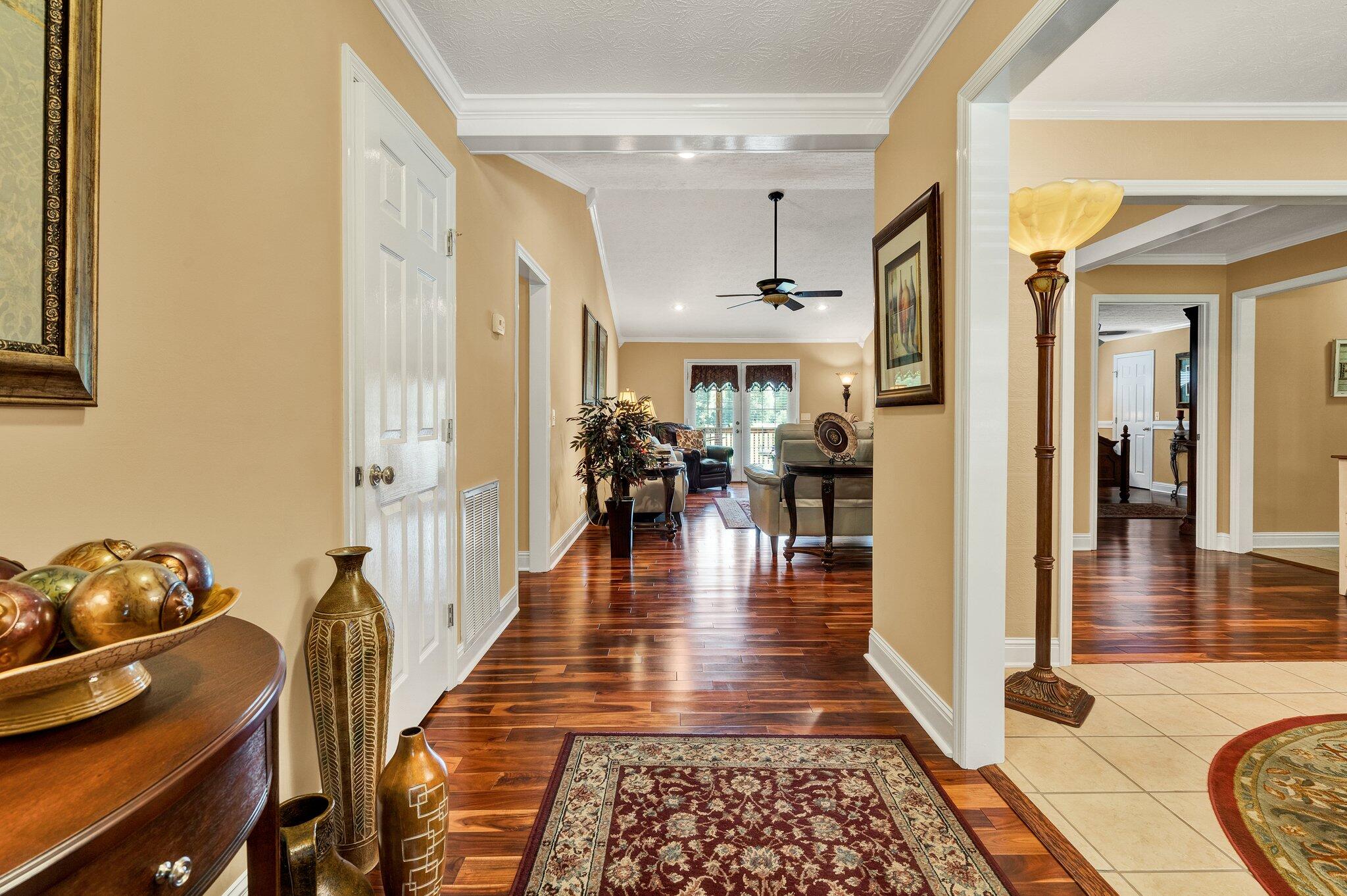 135 Charles Circle SE