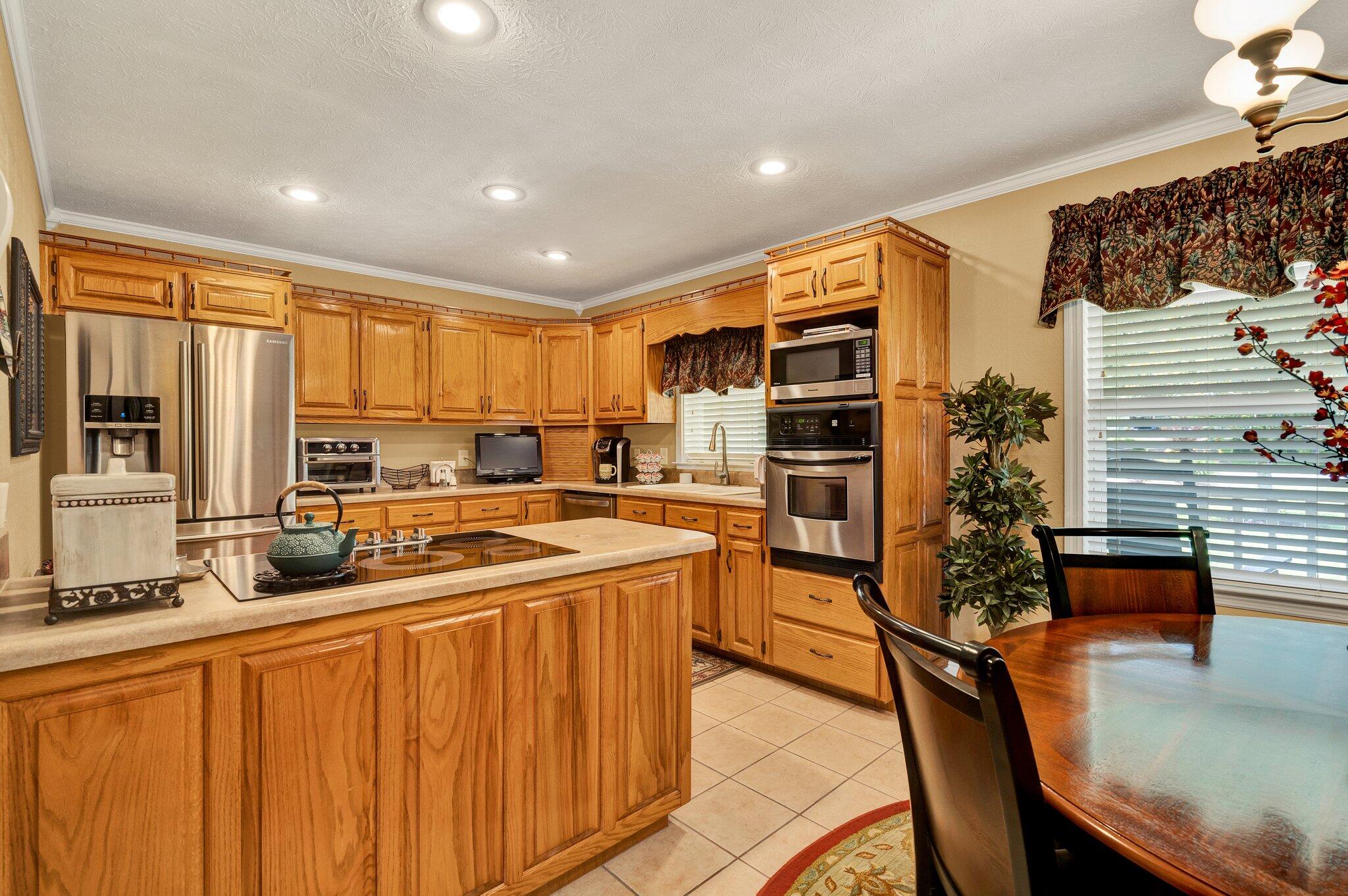 135 Charles Circle SE