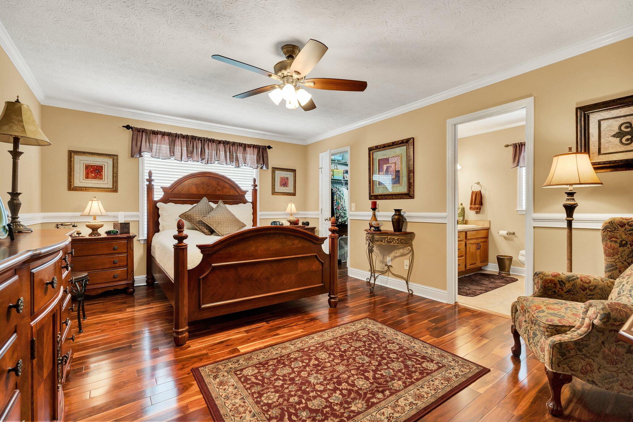 135 Charles Circle SE