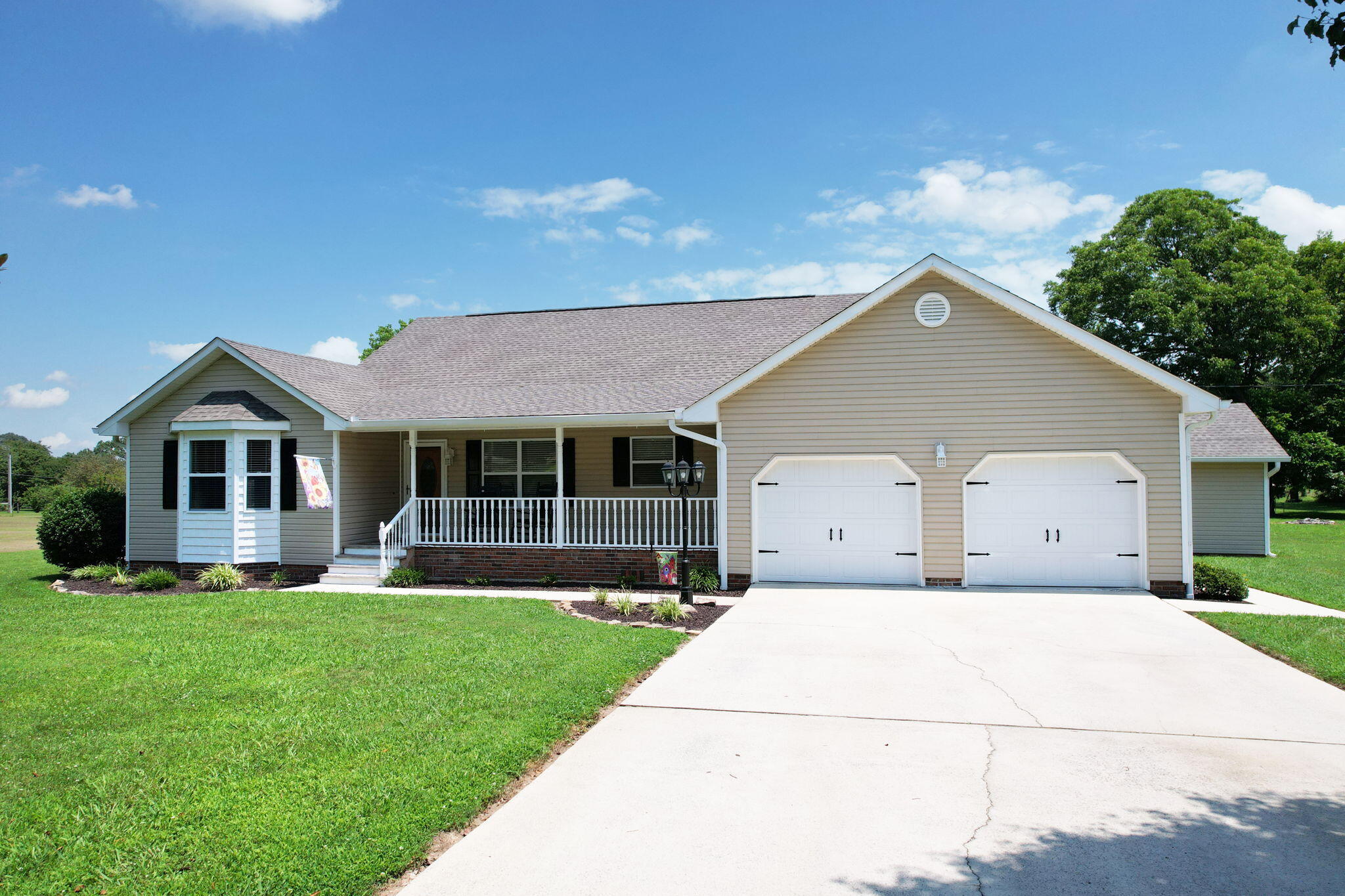 135 Charles Circle SE