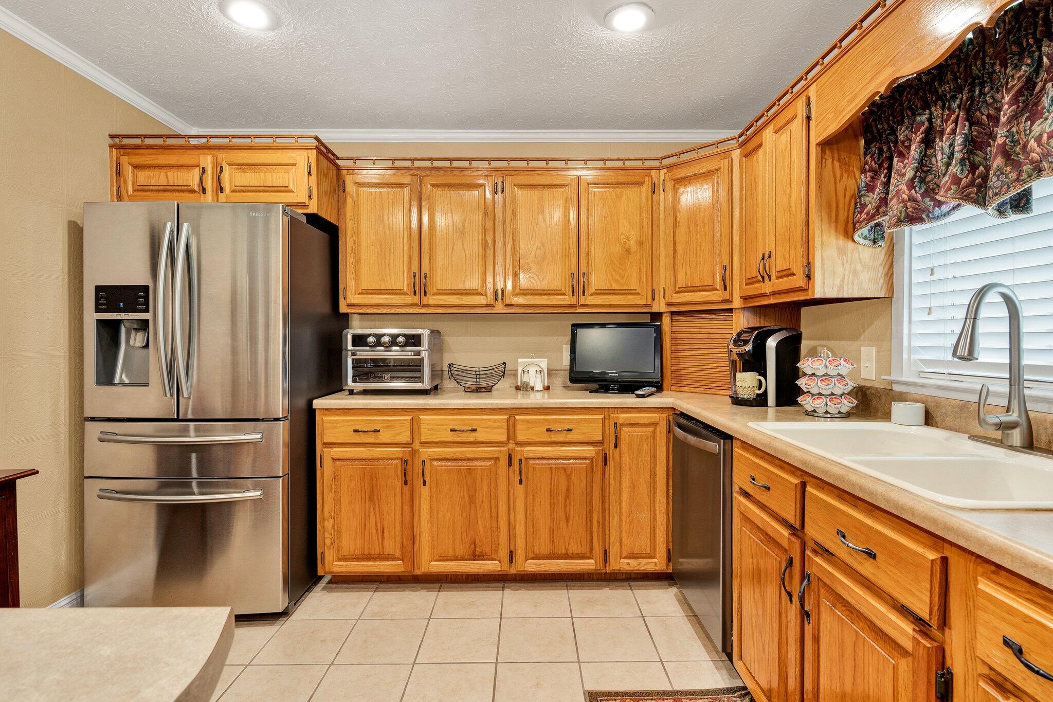 135 Charles Circle SE
