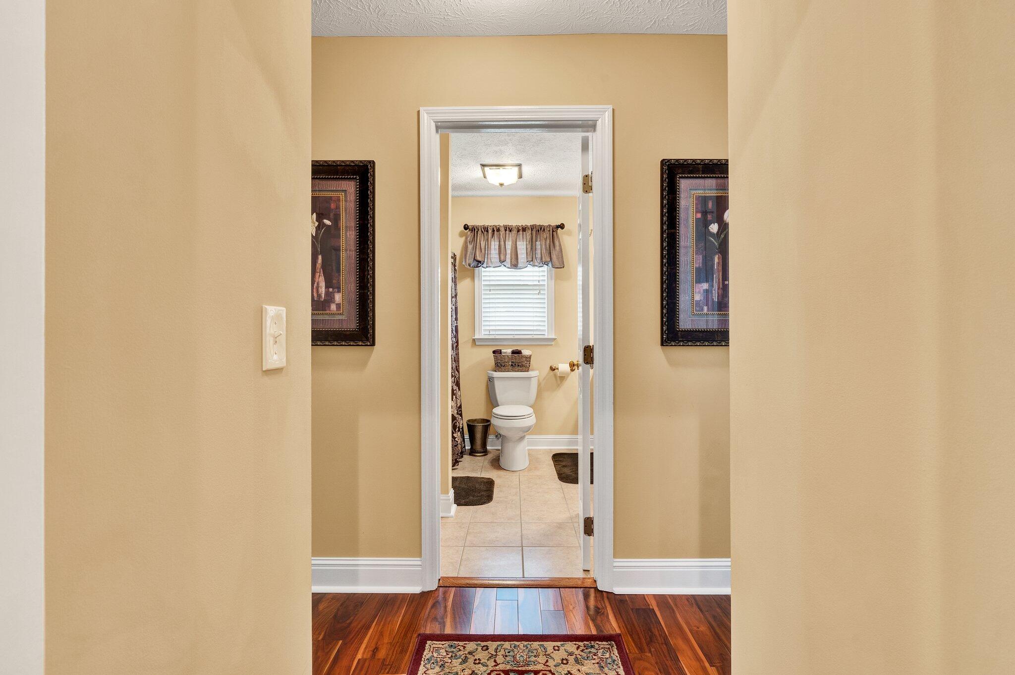 135 Charles Circle SE