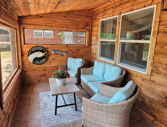 1352 Peggy Lane
