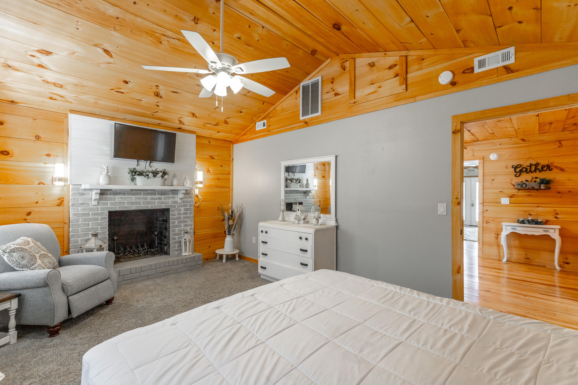 1350 Peggy Lane