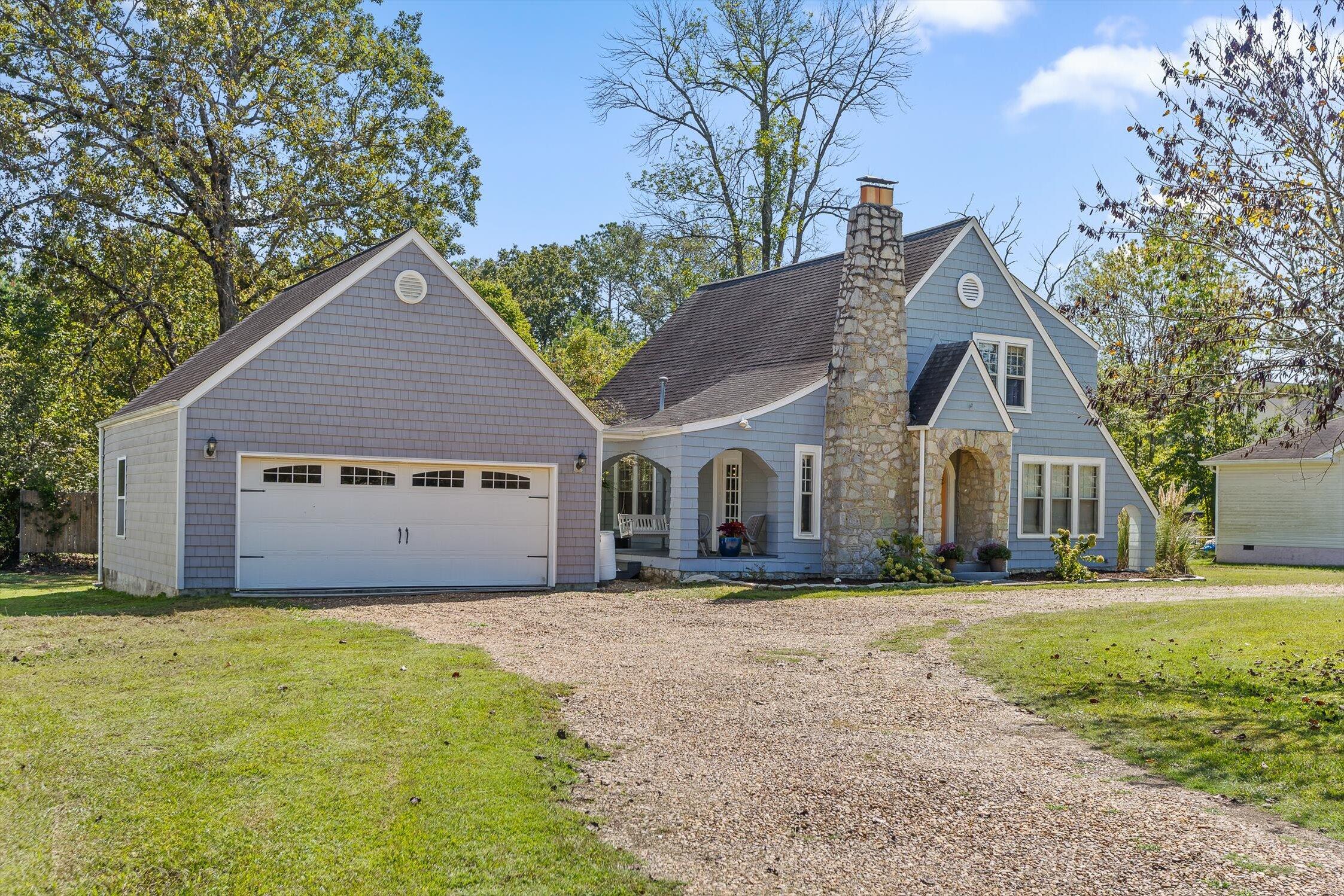 1046 Givens Road