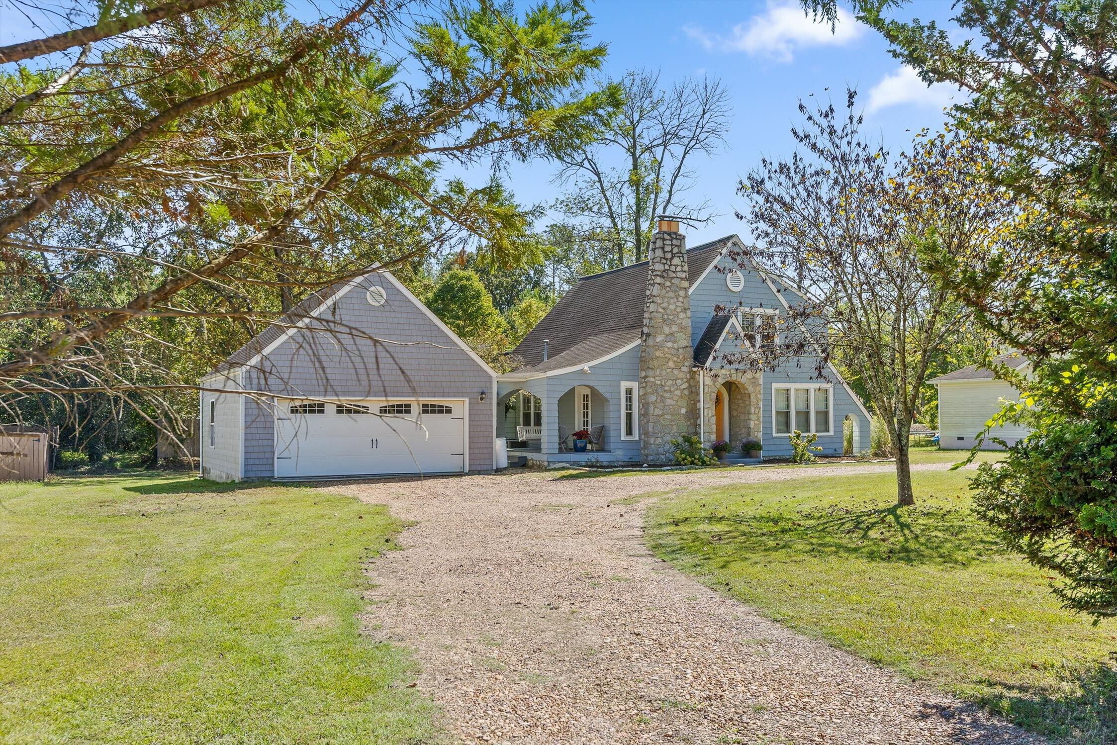 1046 Givens Road