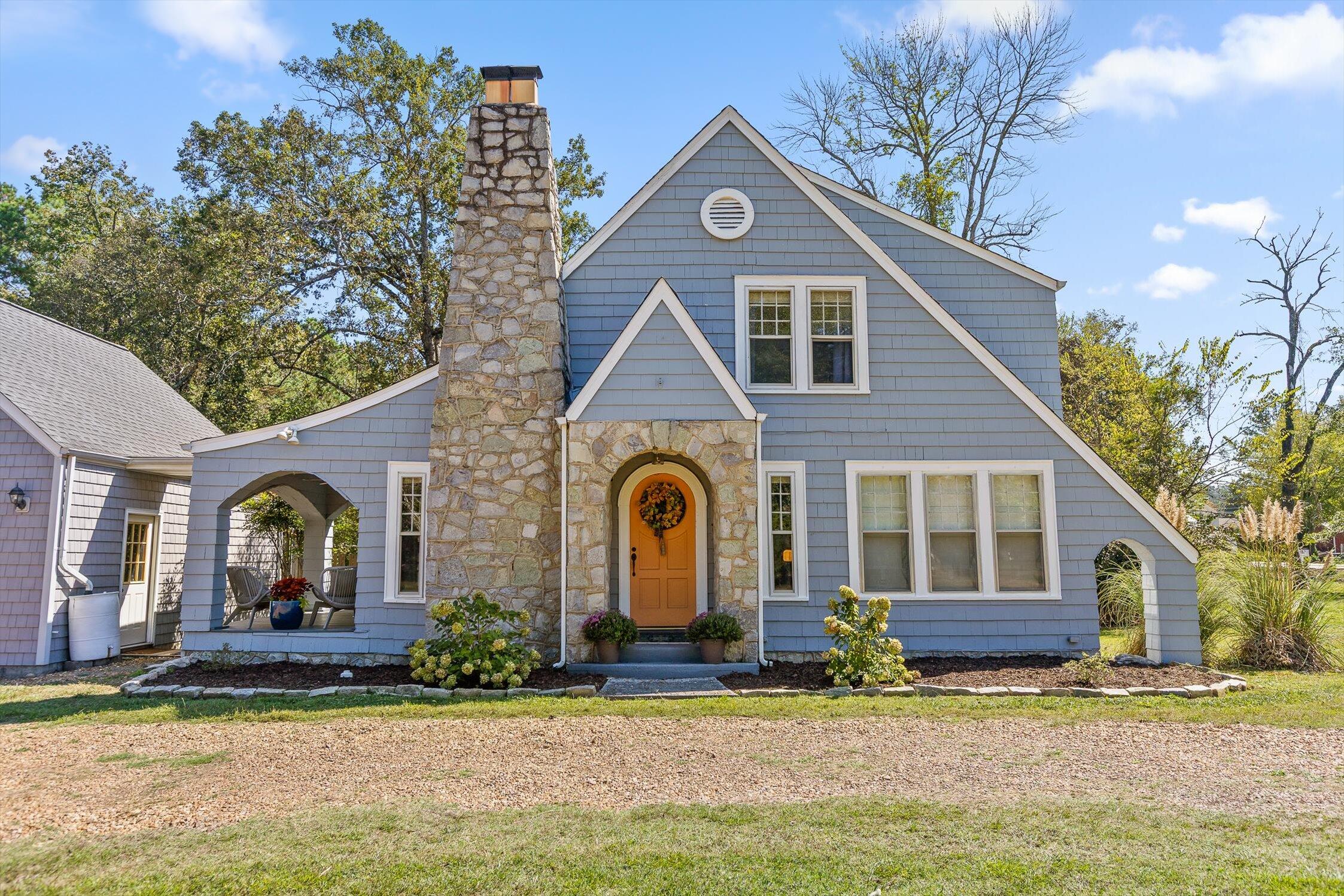 1046 Givens Road