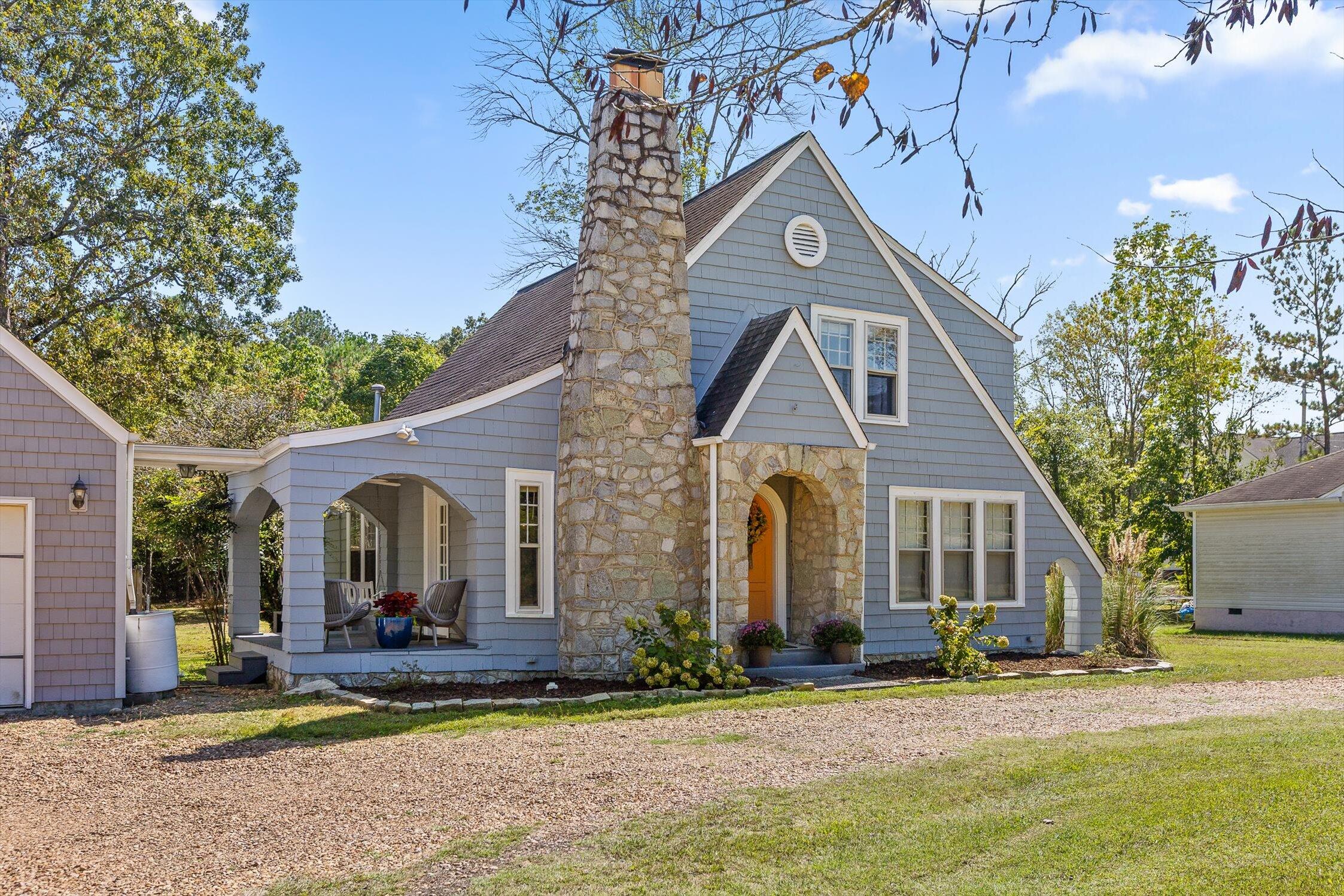 1046 Givens Road