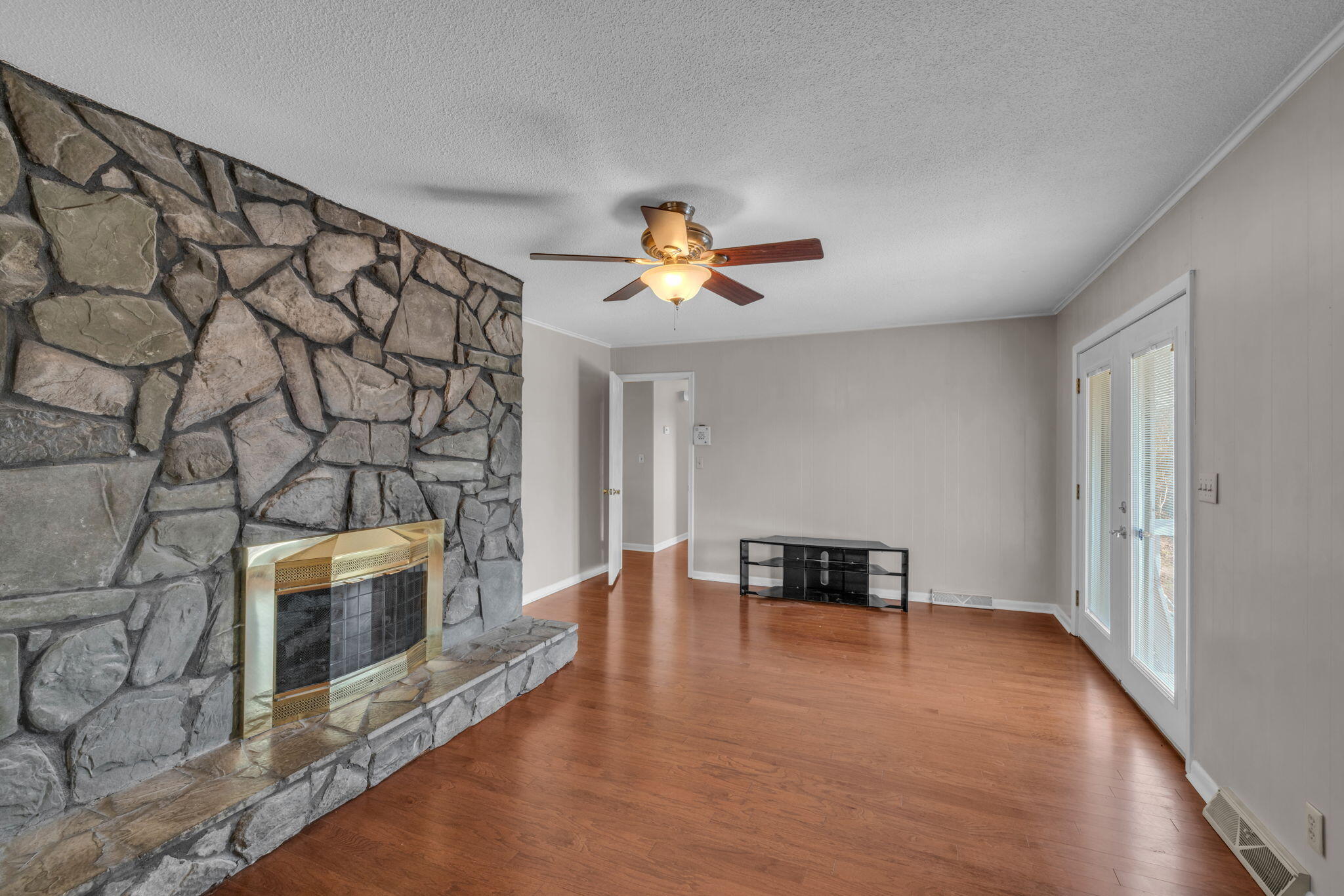 506 Crestview Circle