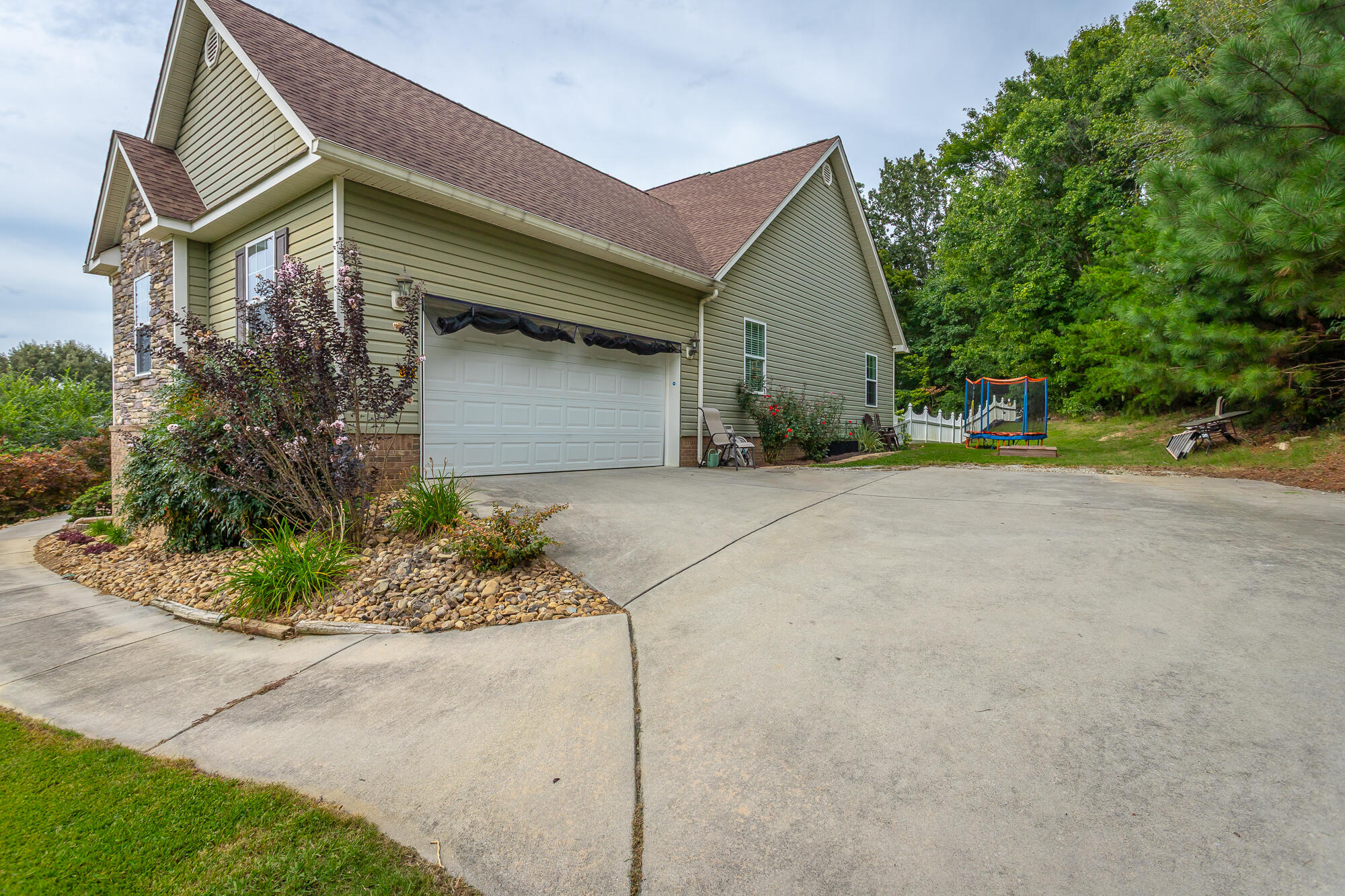 325 Broken Arrow Lane SW