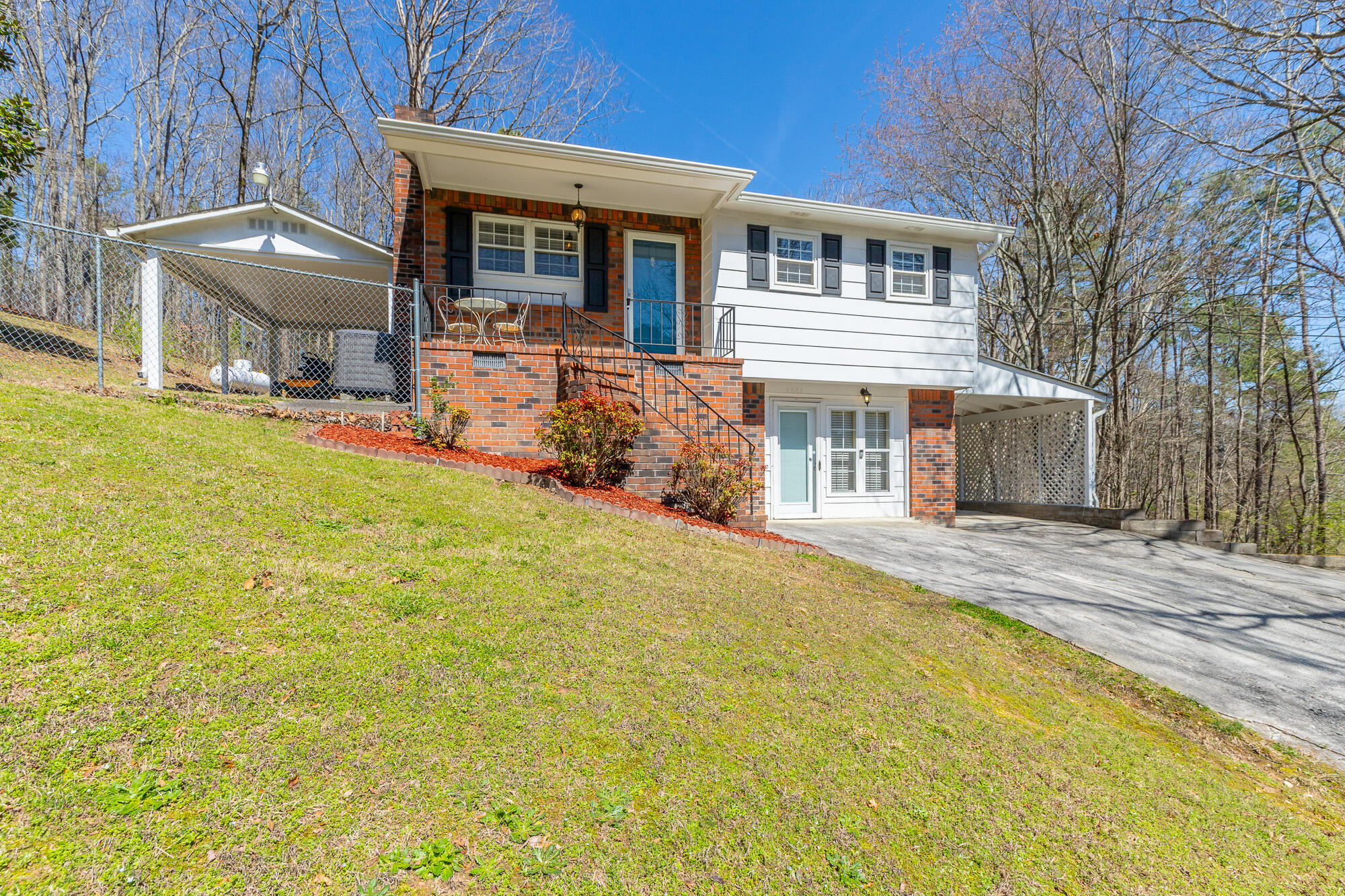 3885 Hwy 41