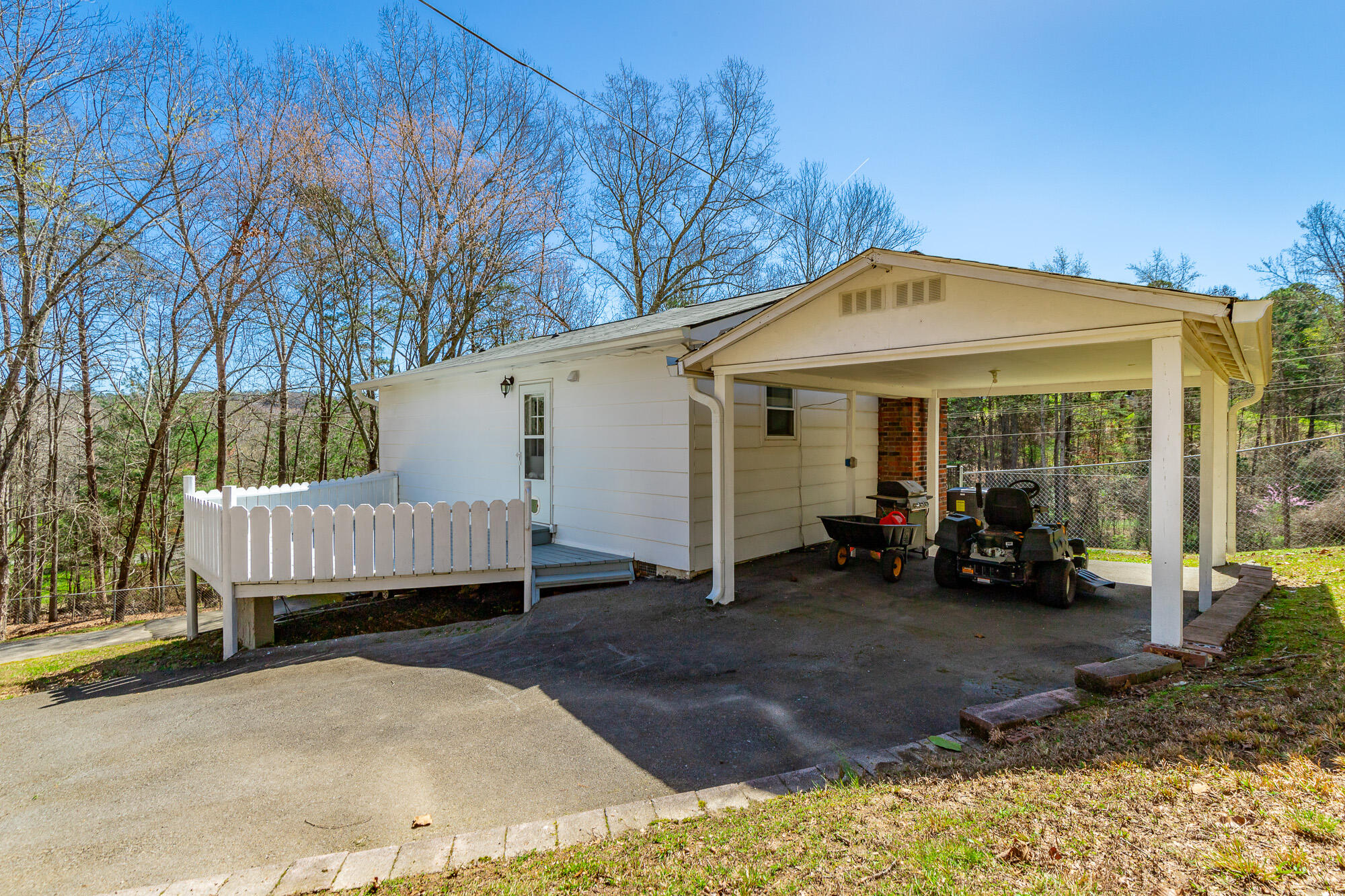 3885 Hwy 41