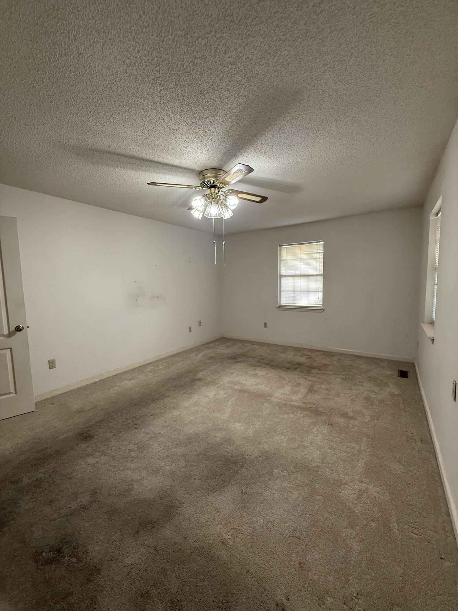 528 S Seminole Drive