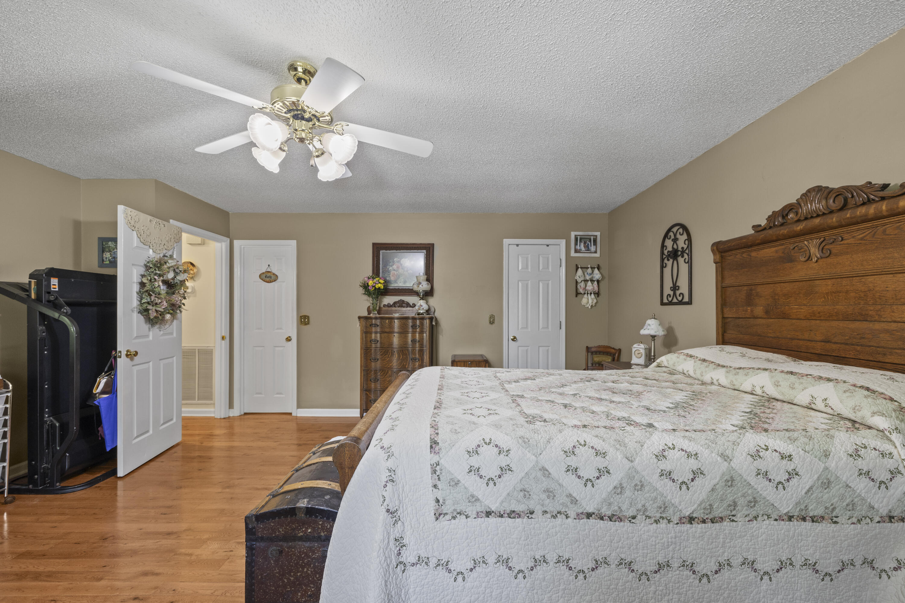 477 Middle View Drive