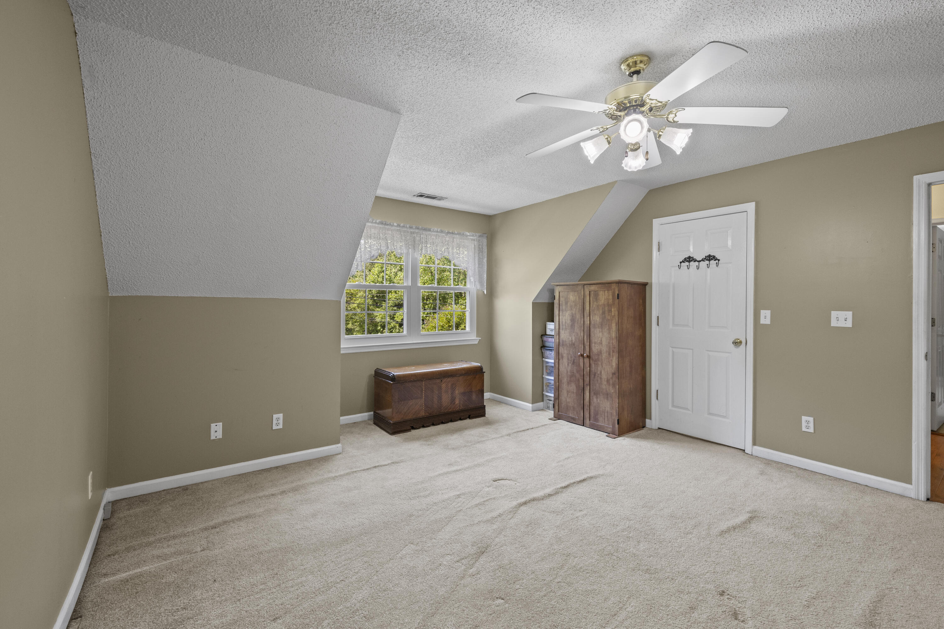477 Middle View Drive