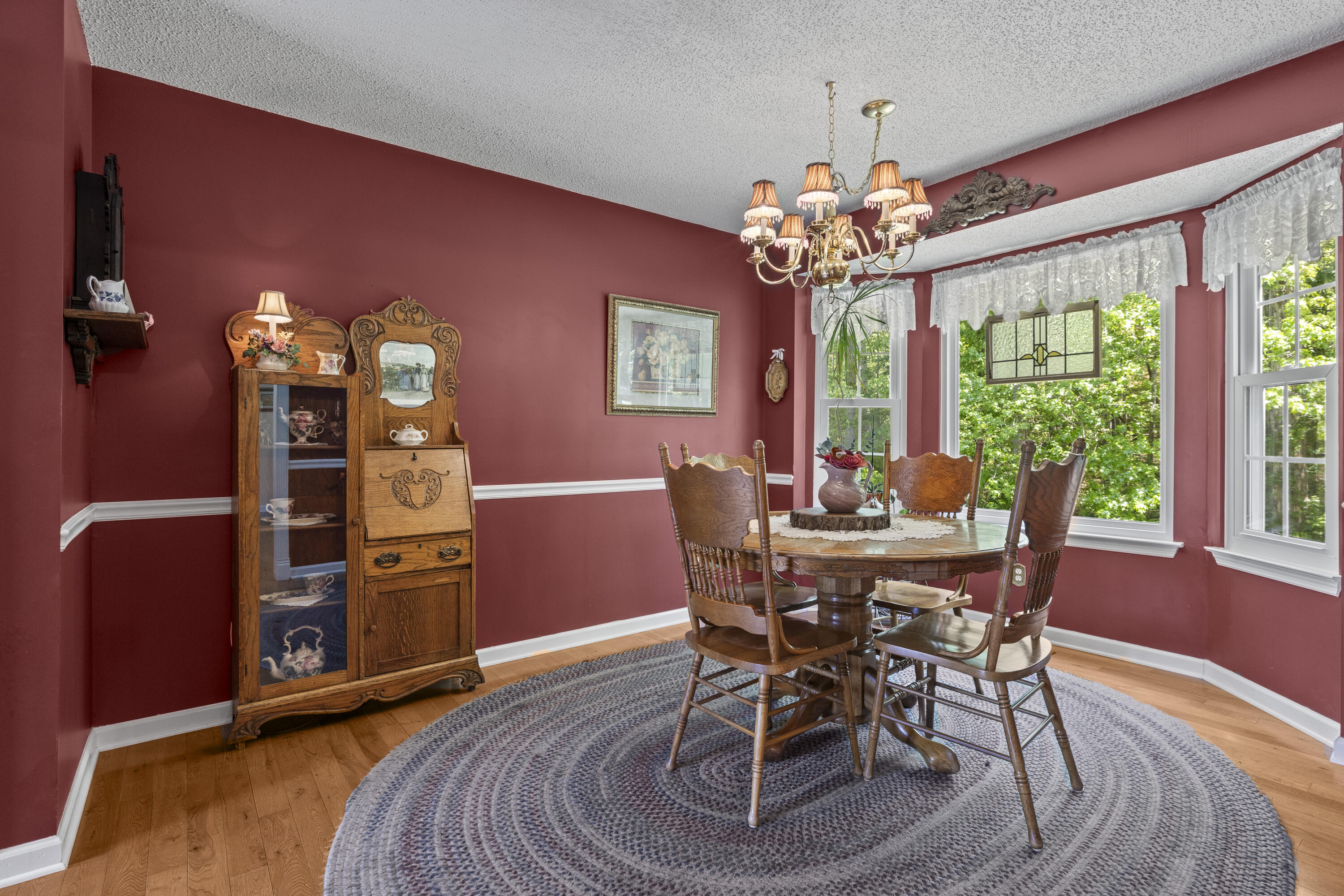 477 Middle View Drive