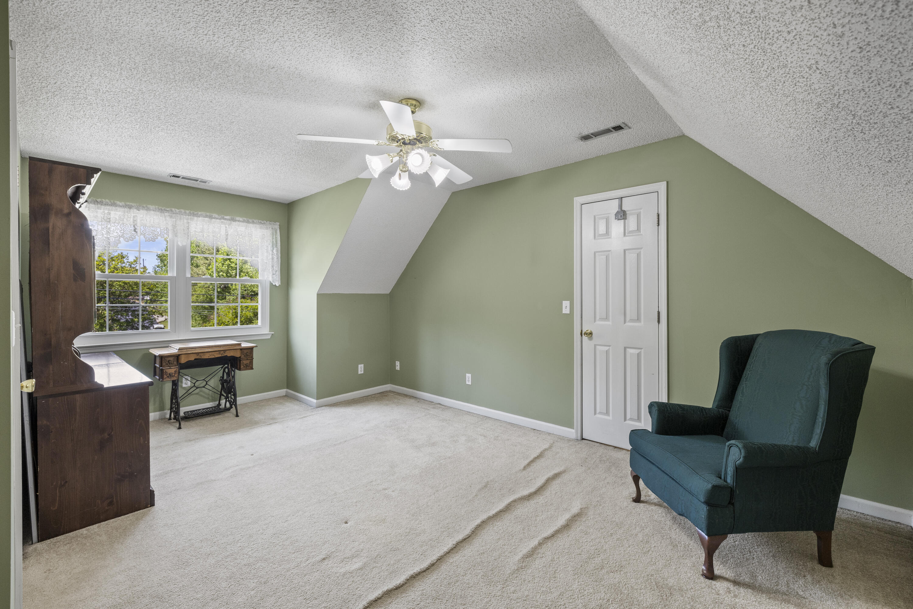 477 Middle View Drive