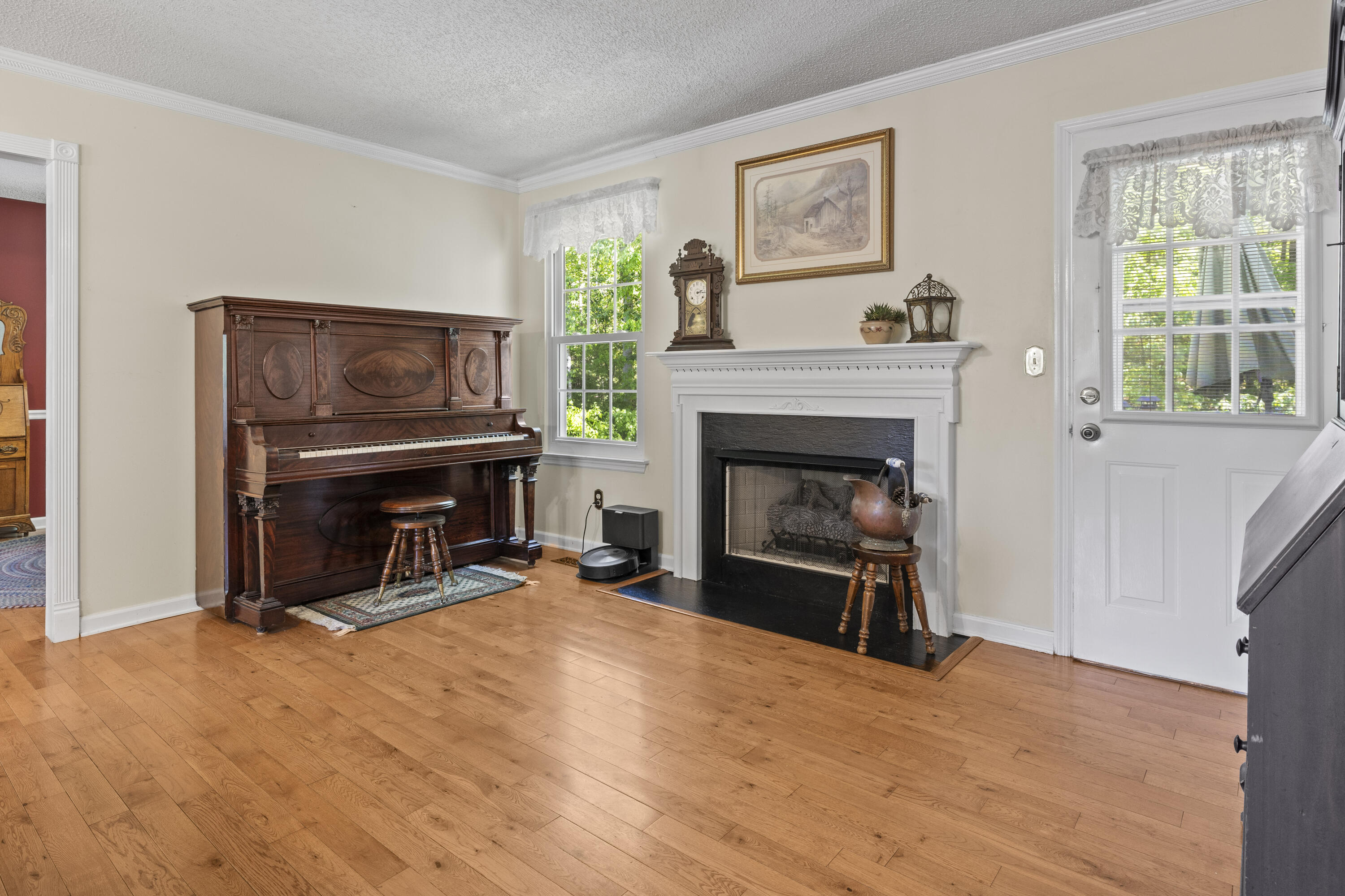 477 Middle View Drive