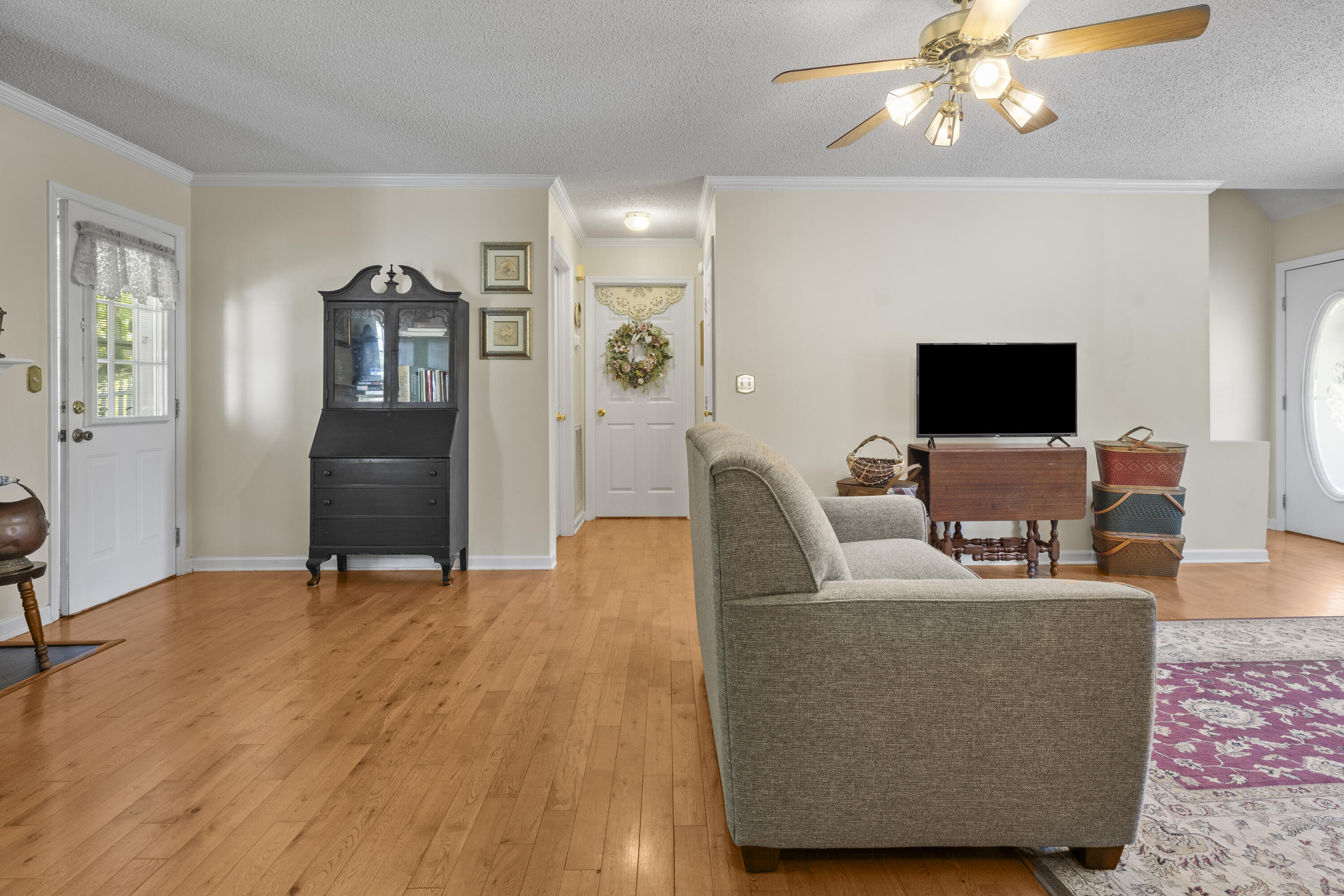 477 Middle View Drive