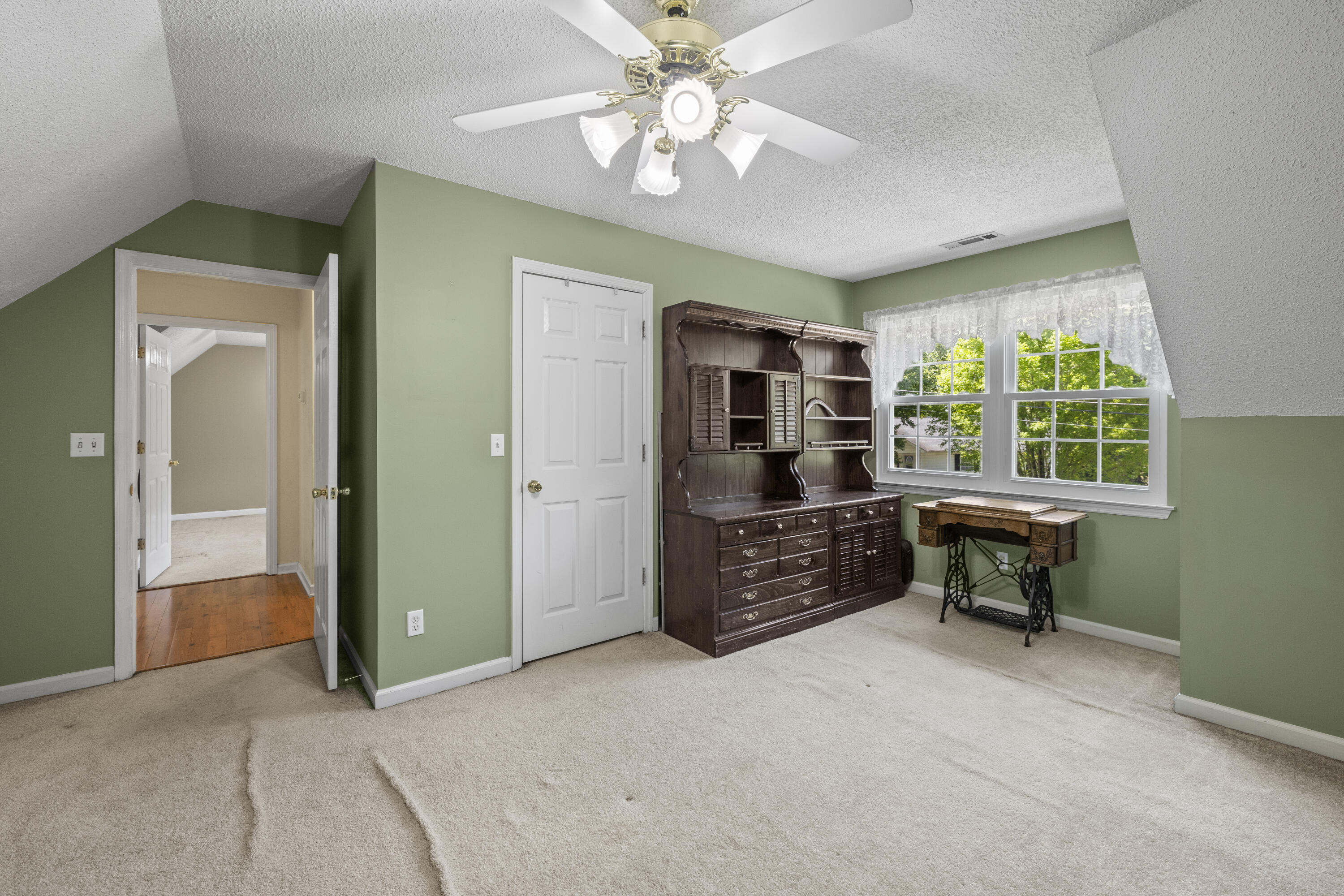 477 Middle View Drive
