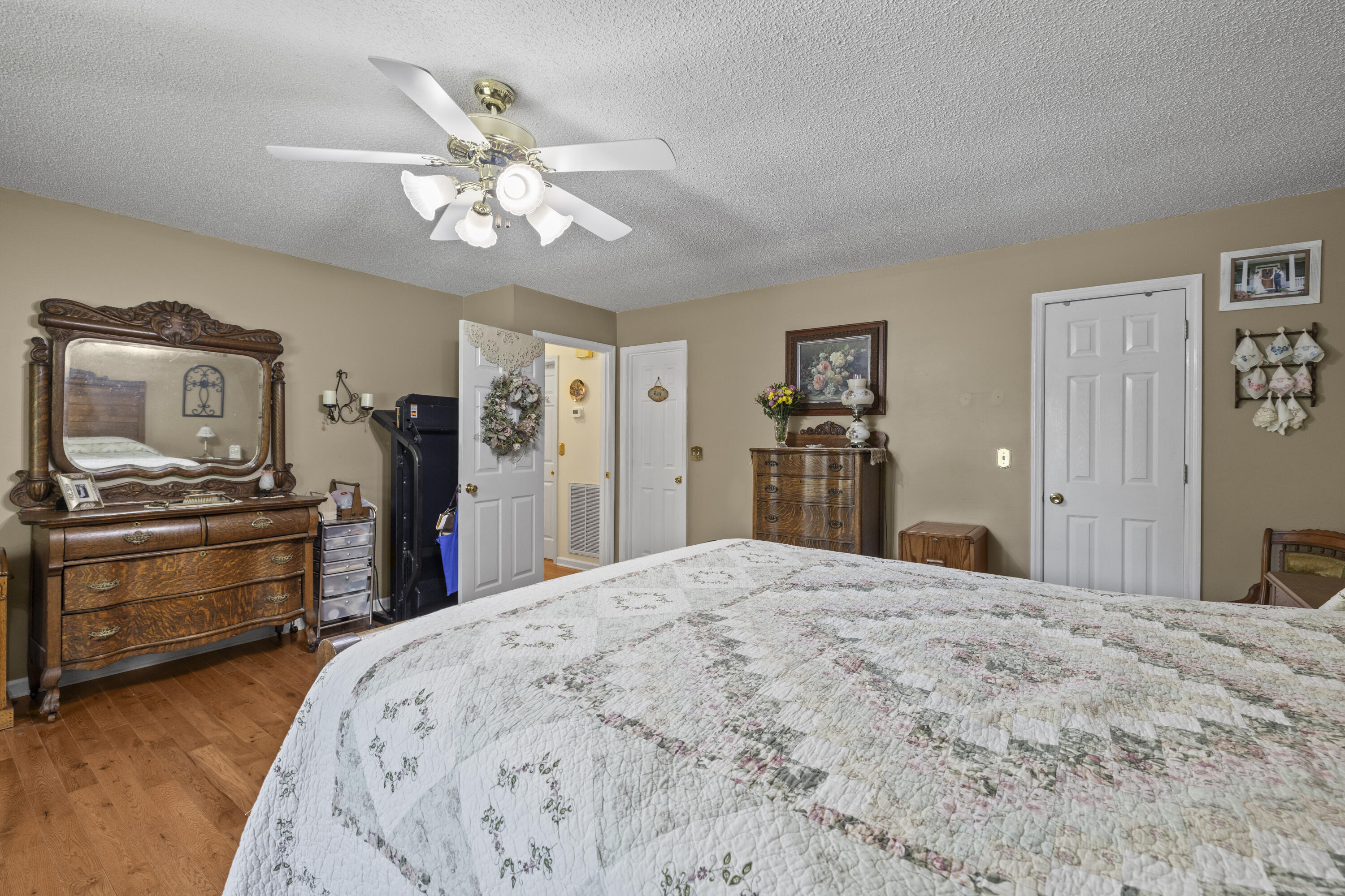 477 Middle View Drive