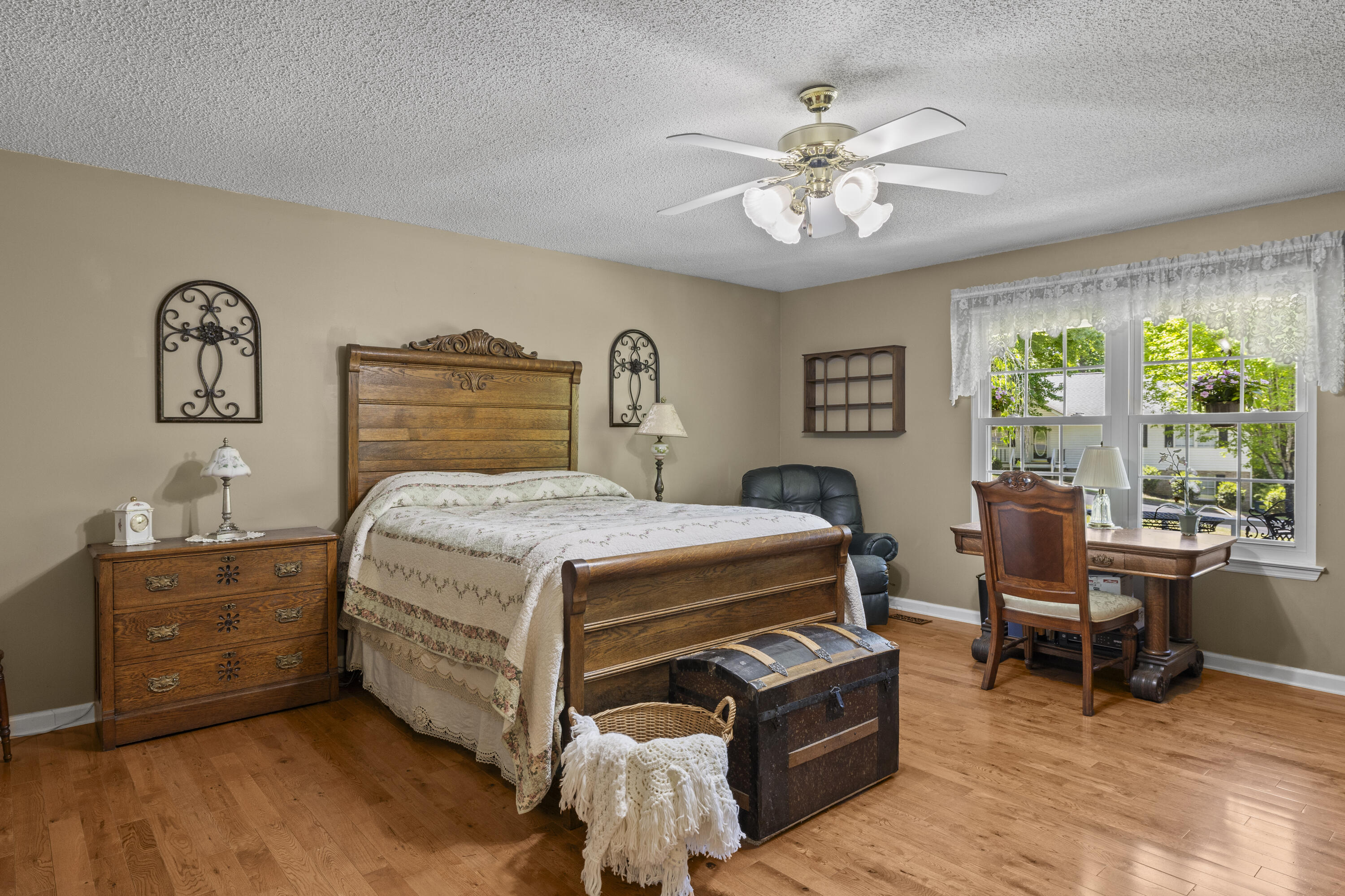 477 Middle View Drive