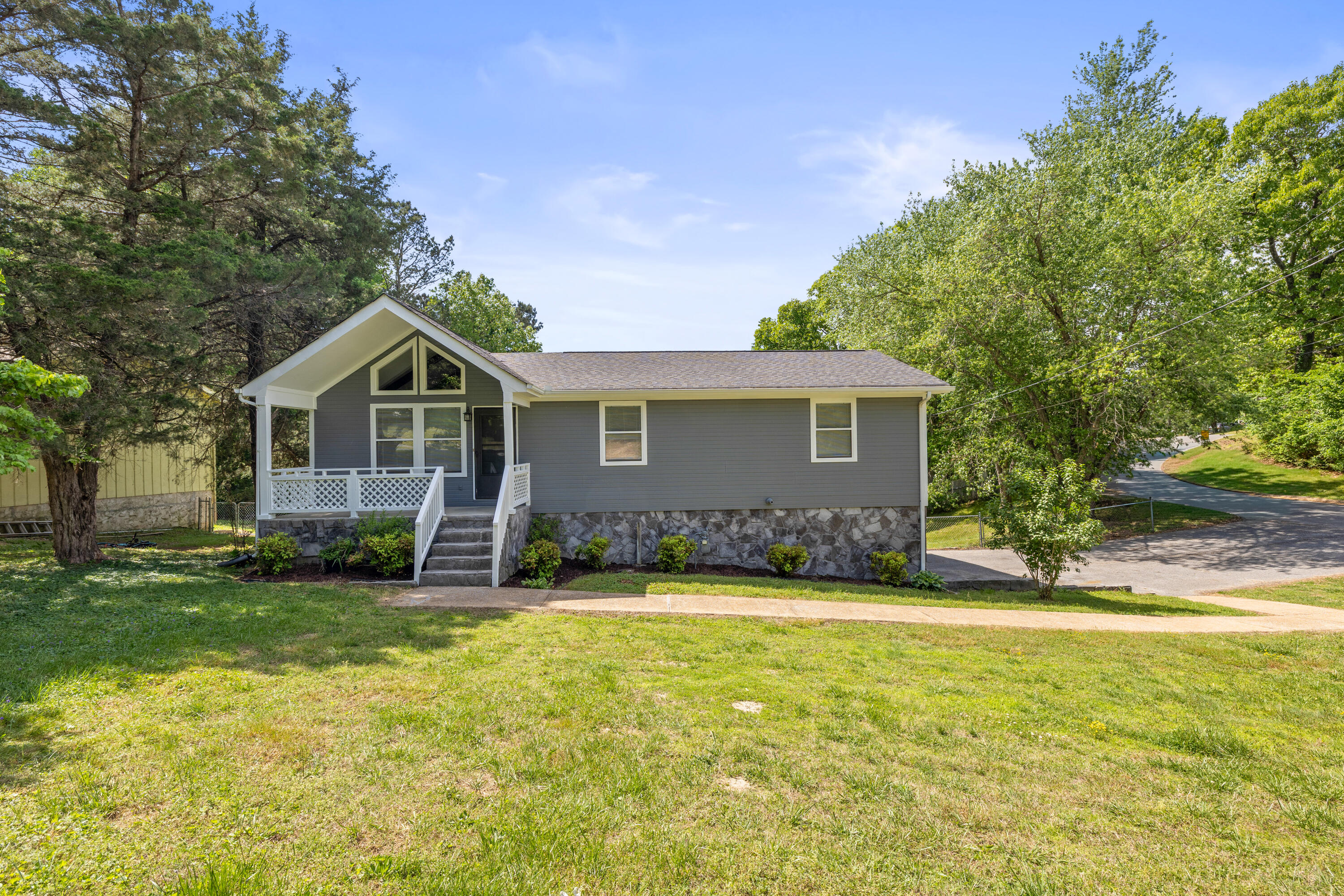 17 Rolling Meadows Drive