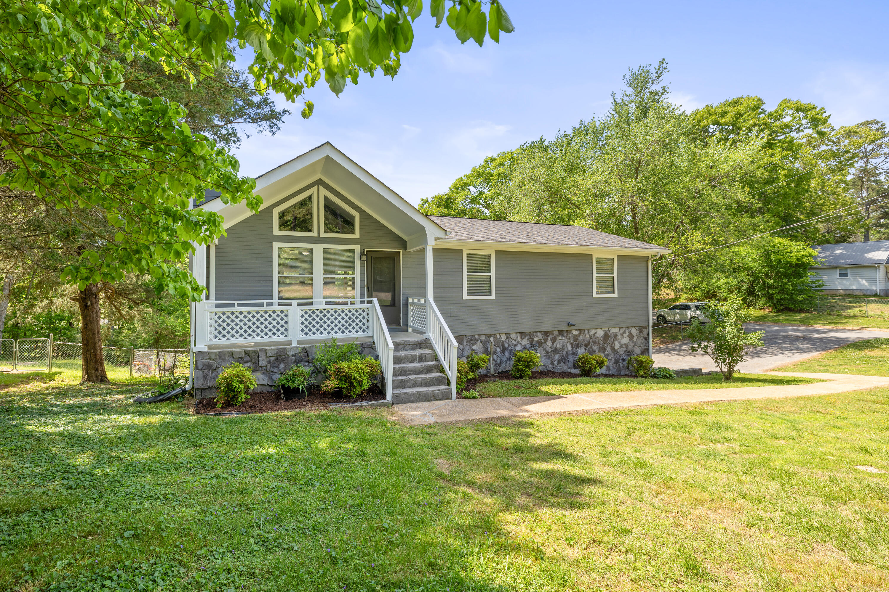 17 Rolling Meadows Drive