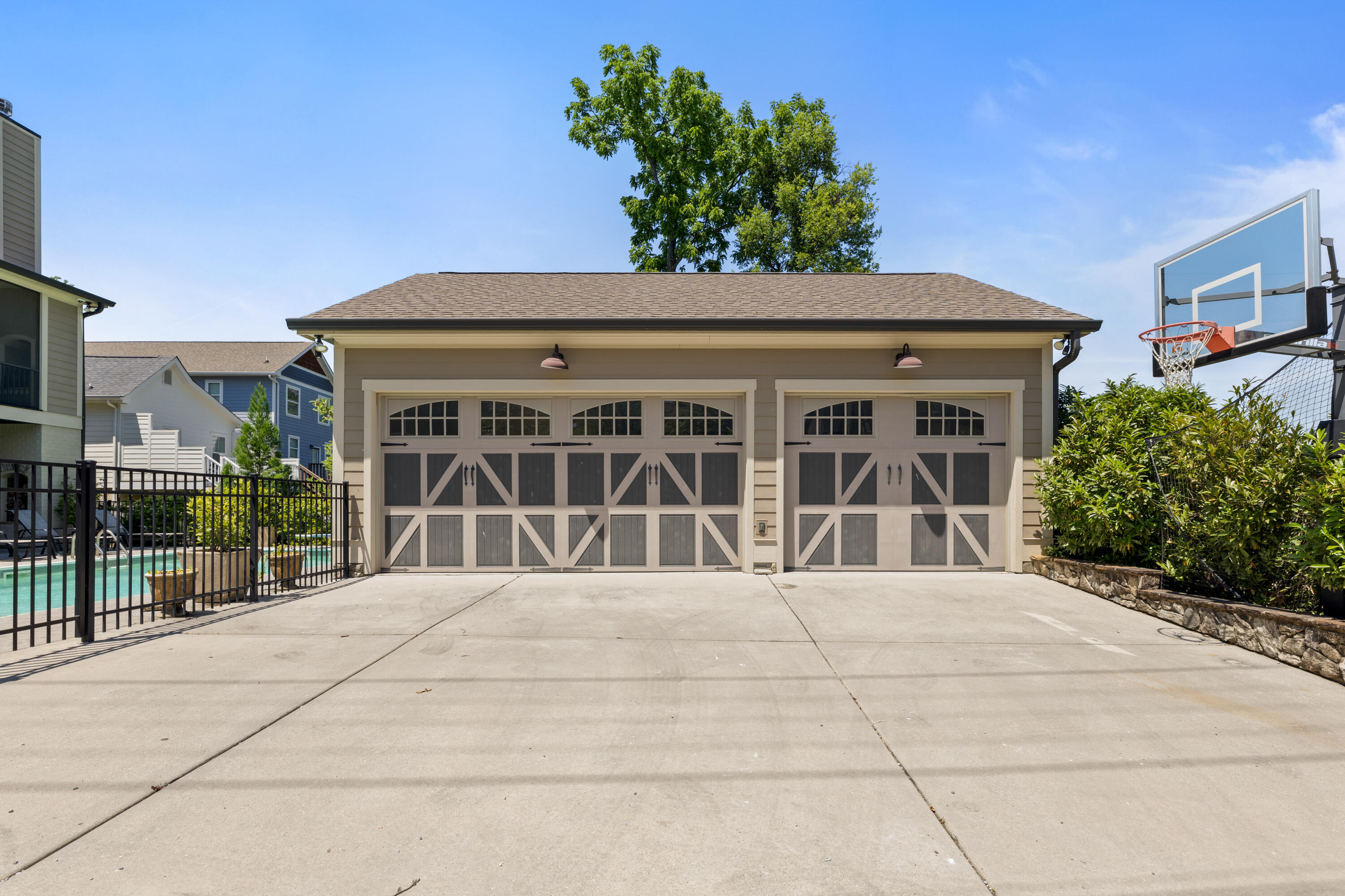 706 Elinor Street