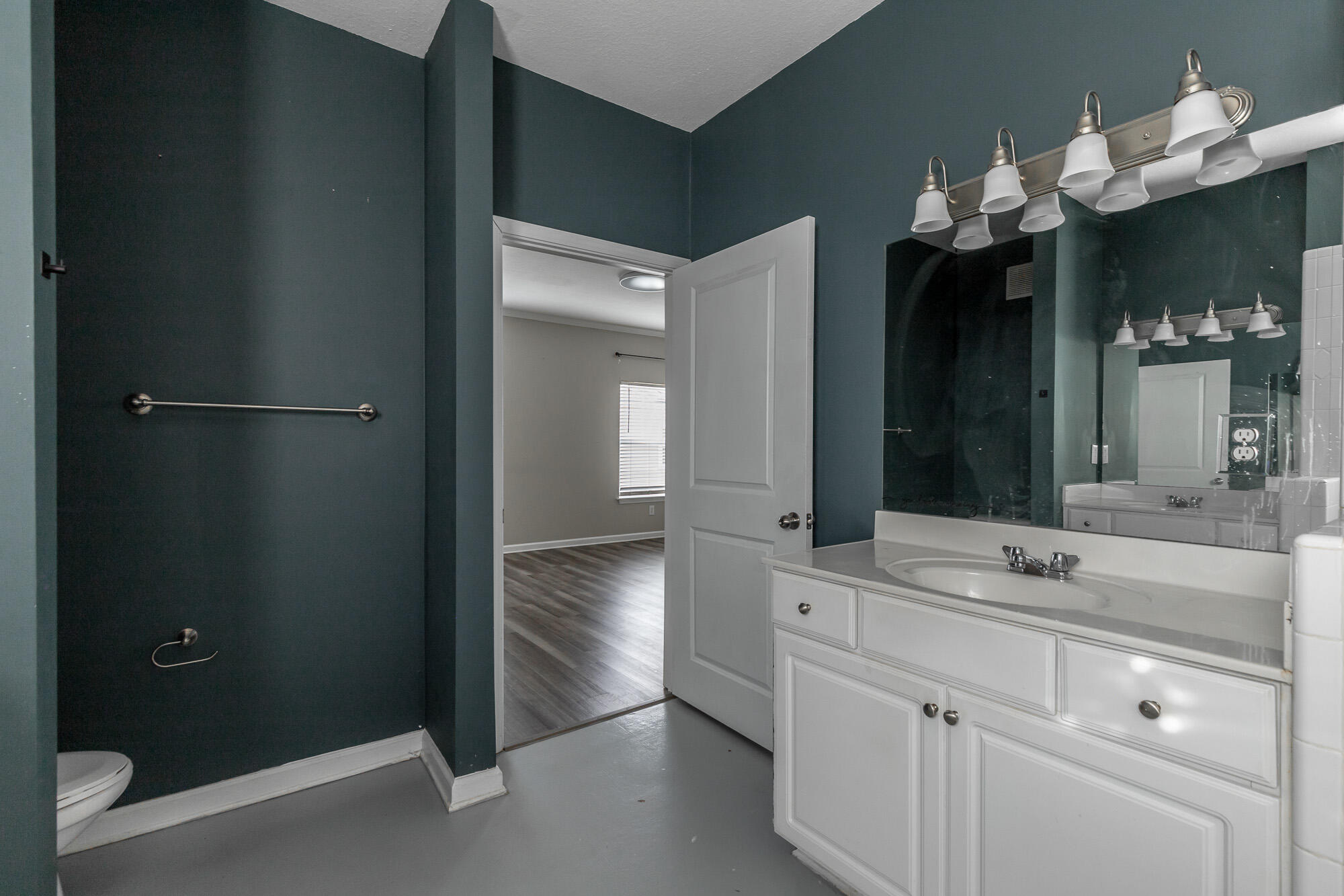 6105 Regency Court