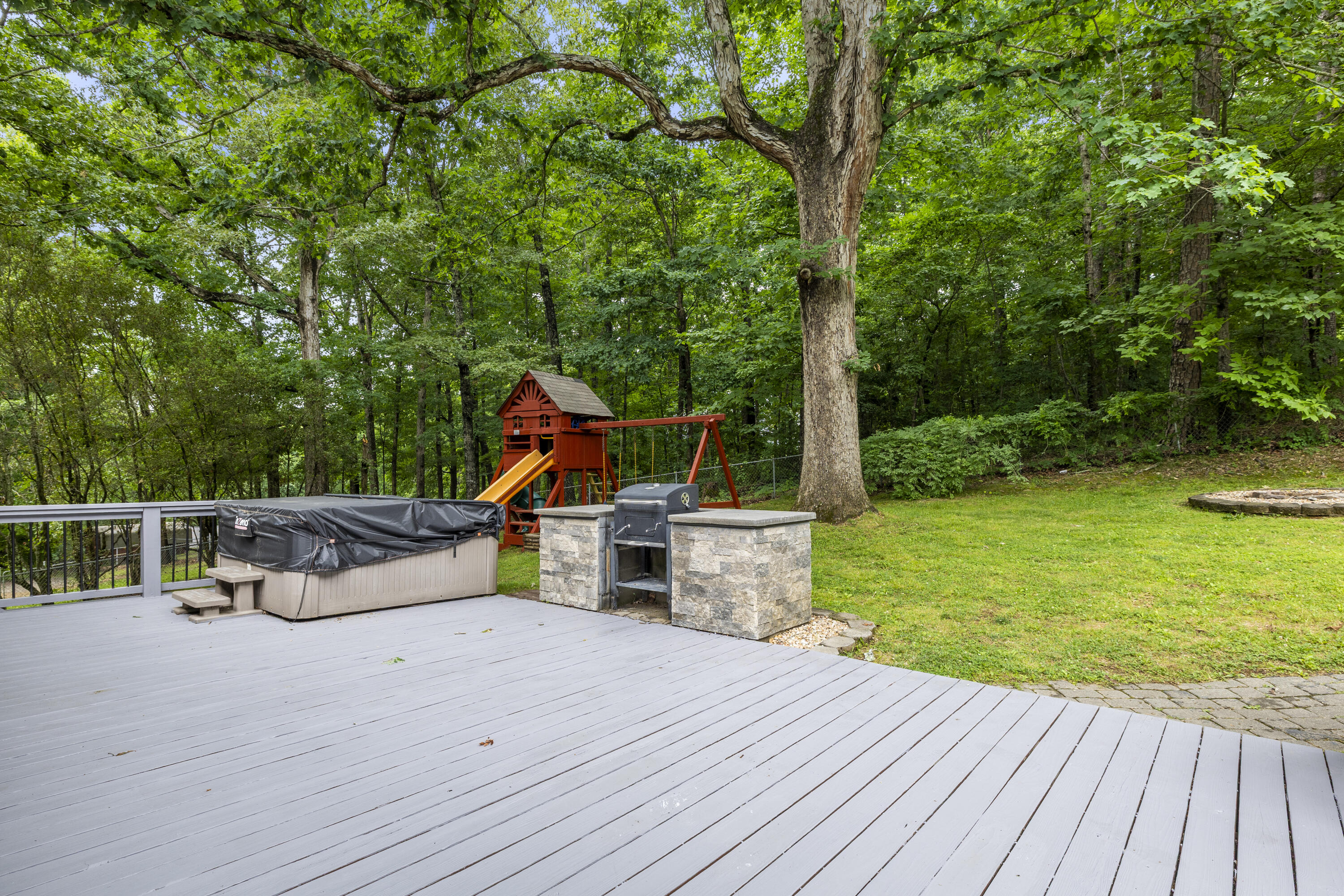 141 Hillview Drive NE