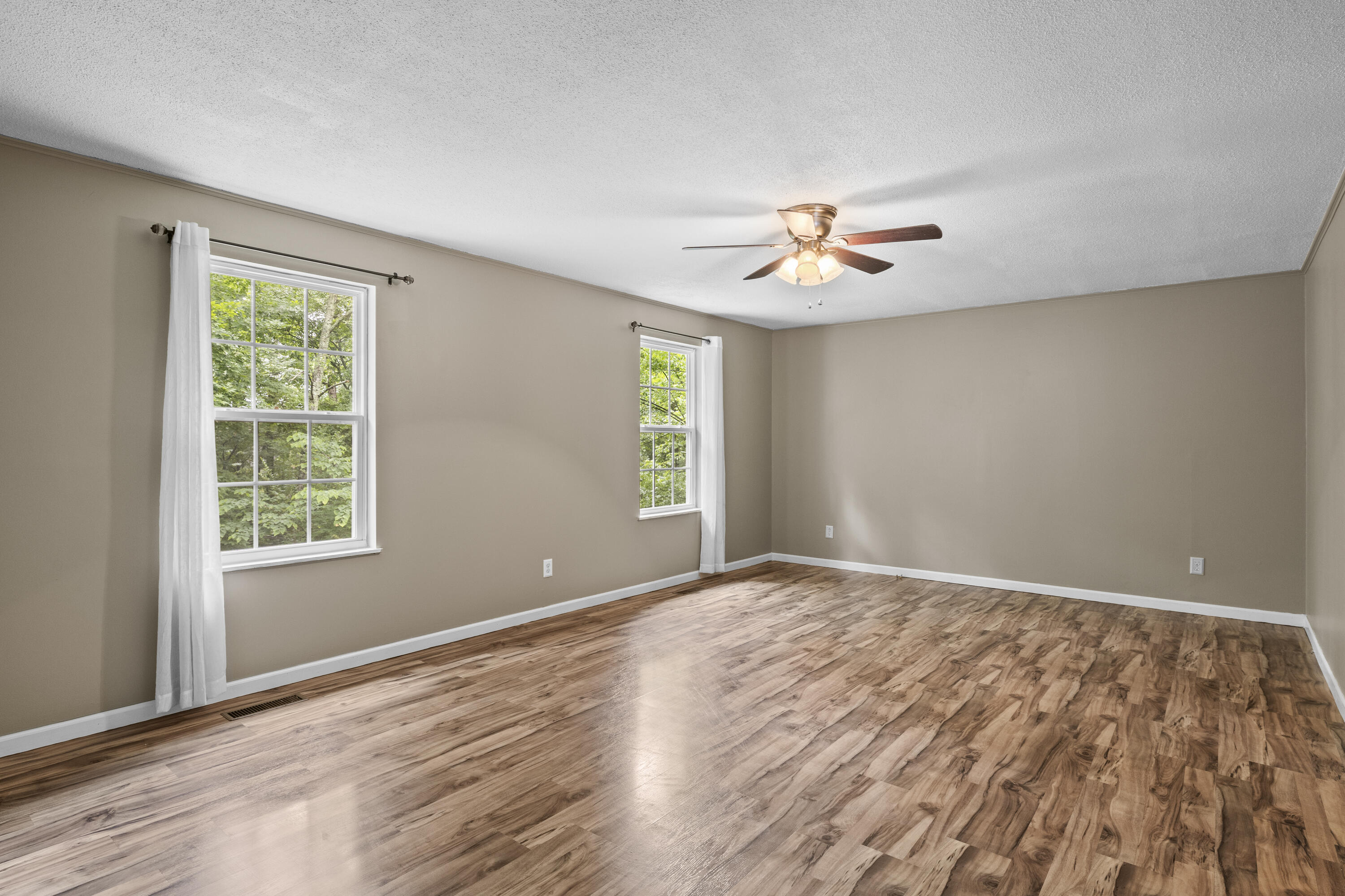 141 Hillview Drive NE