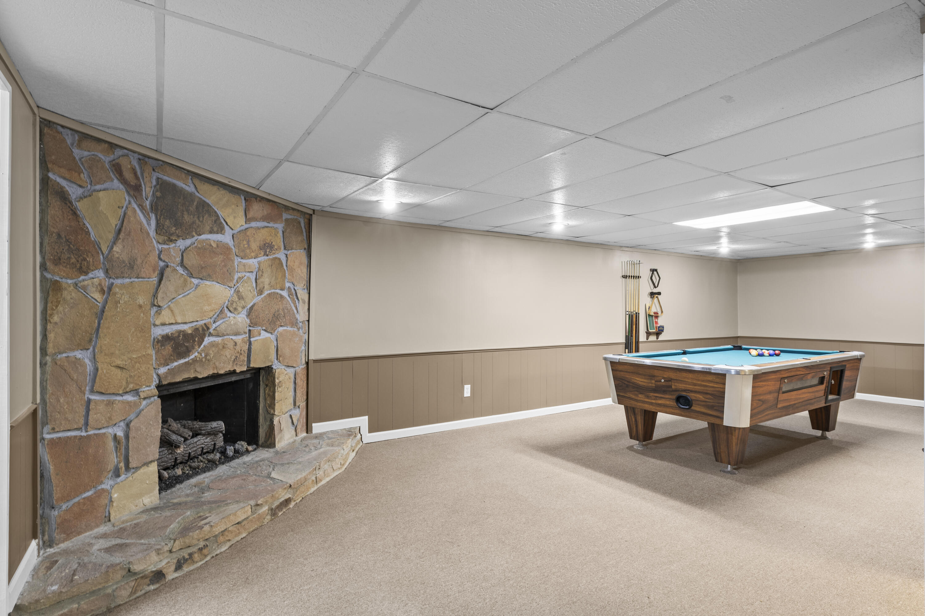 141 Hillview Drive NE