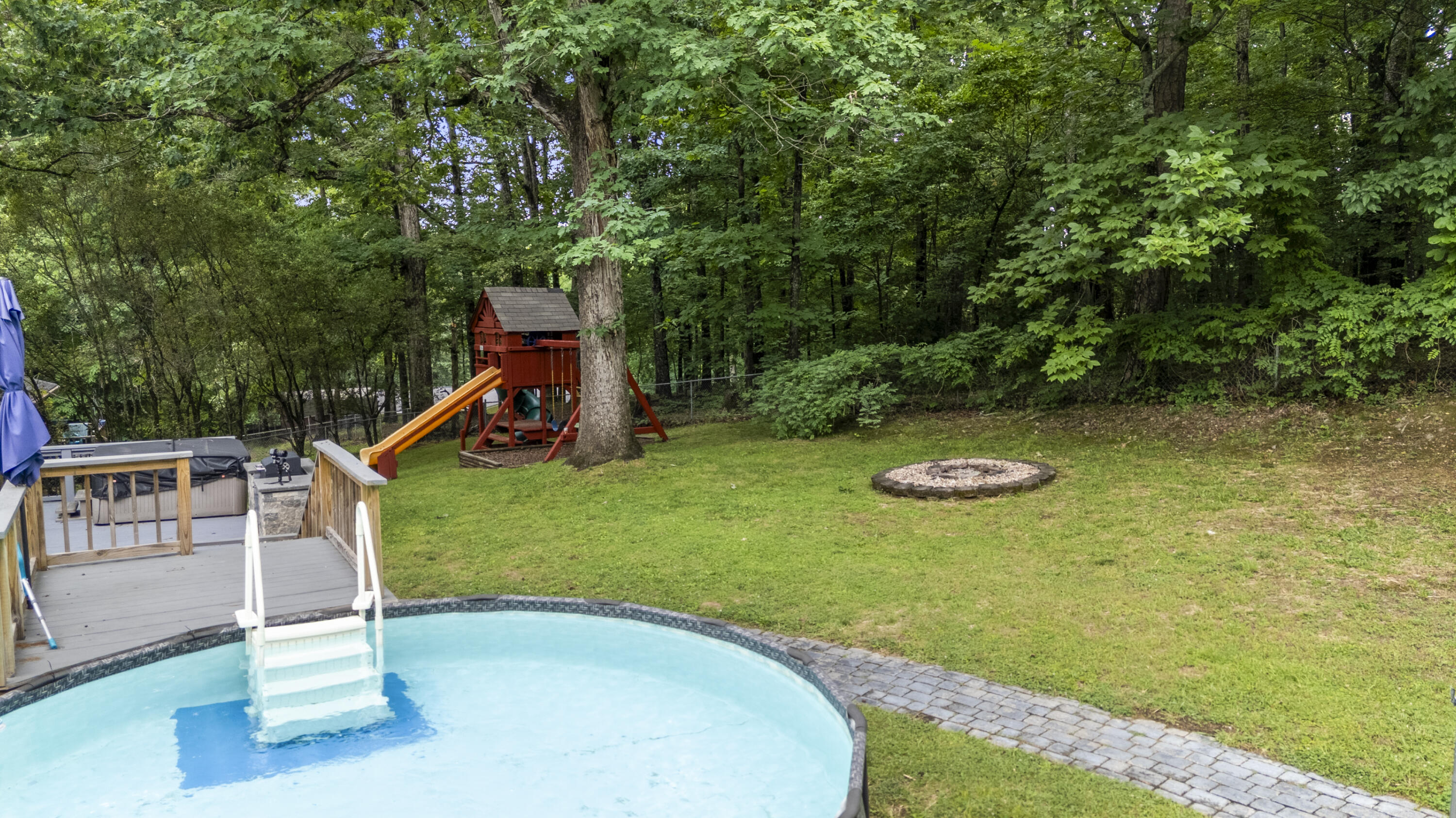 141 Hillview Drive NE