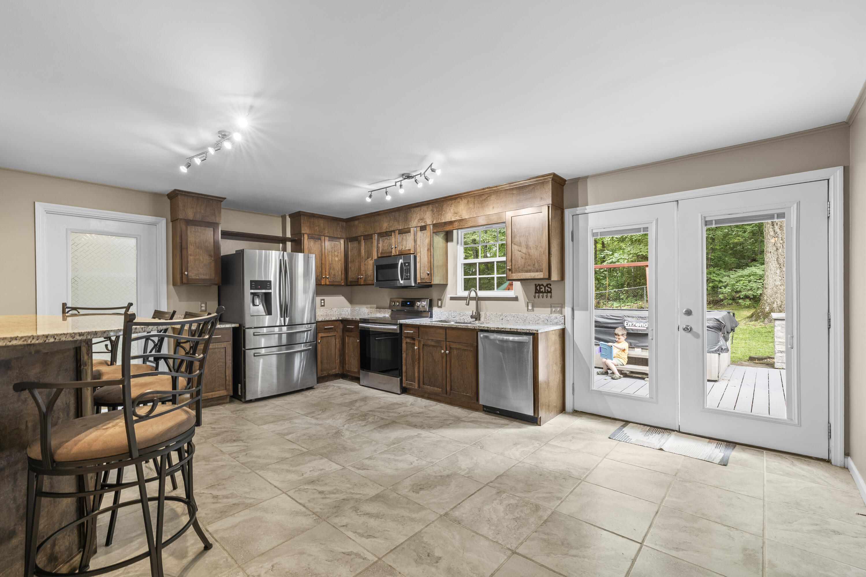 141 Hillview Drive NE