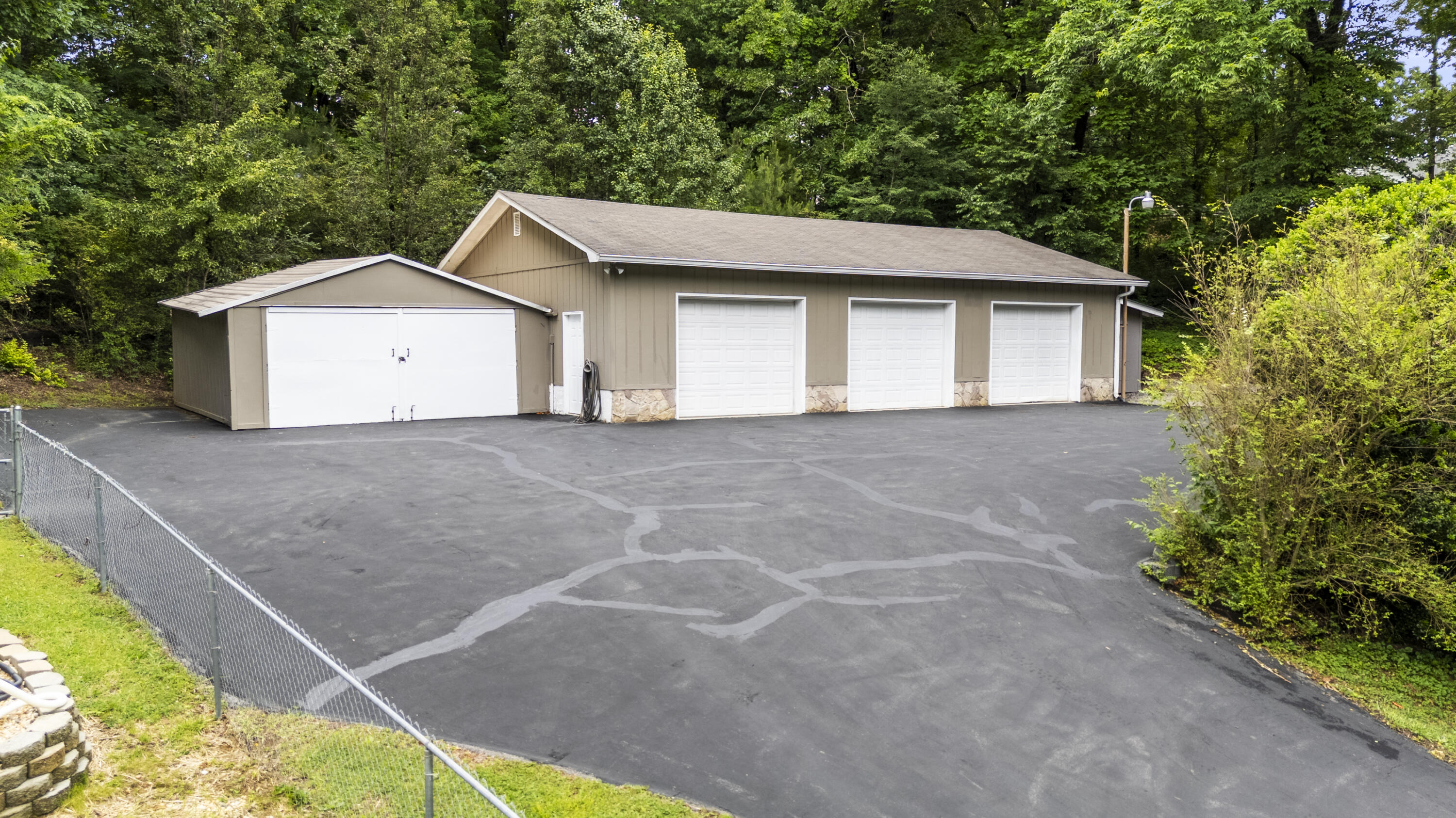 141 Hillview Drive NE