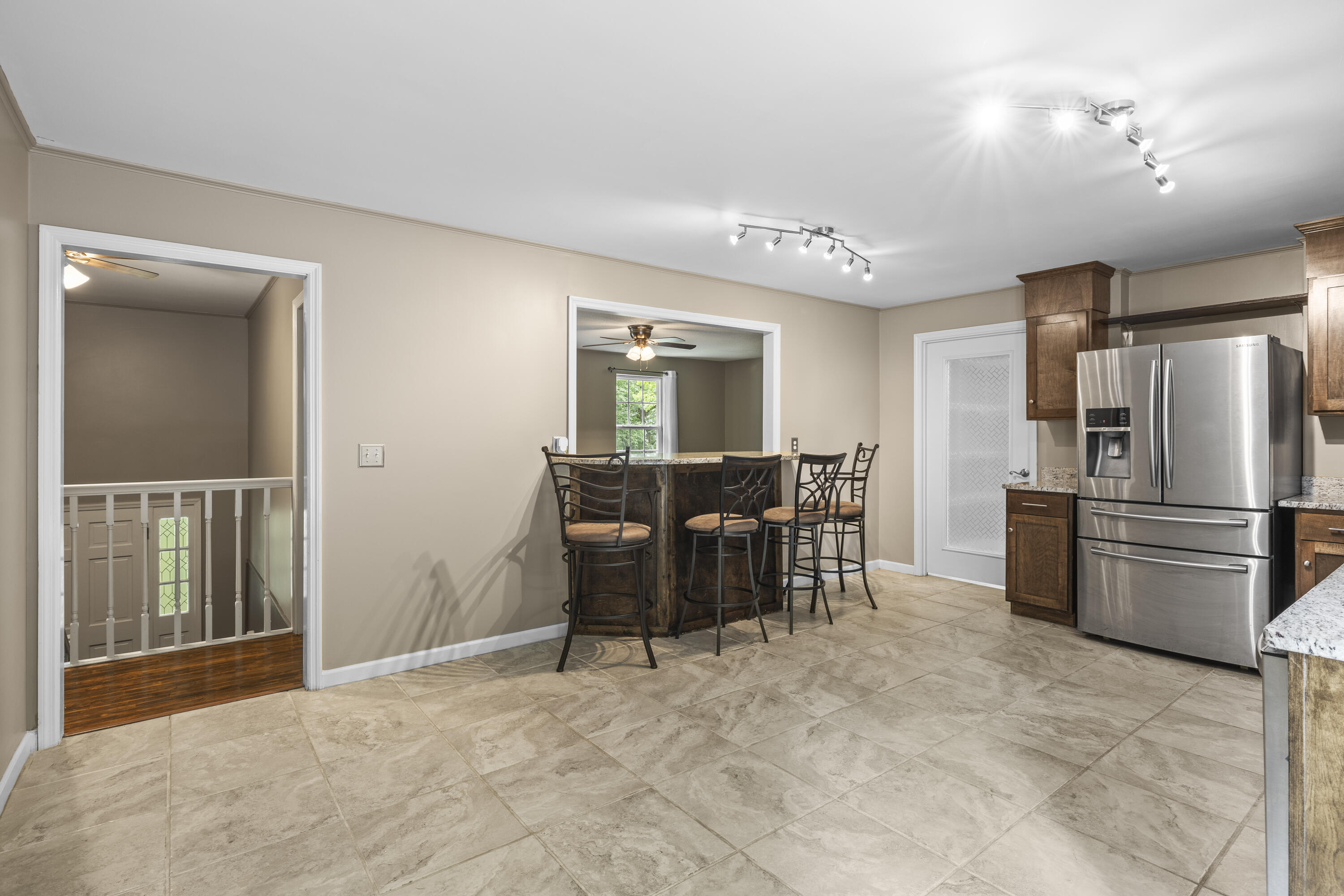 141 Hillview Drive NE
