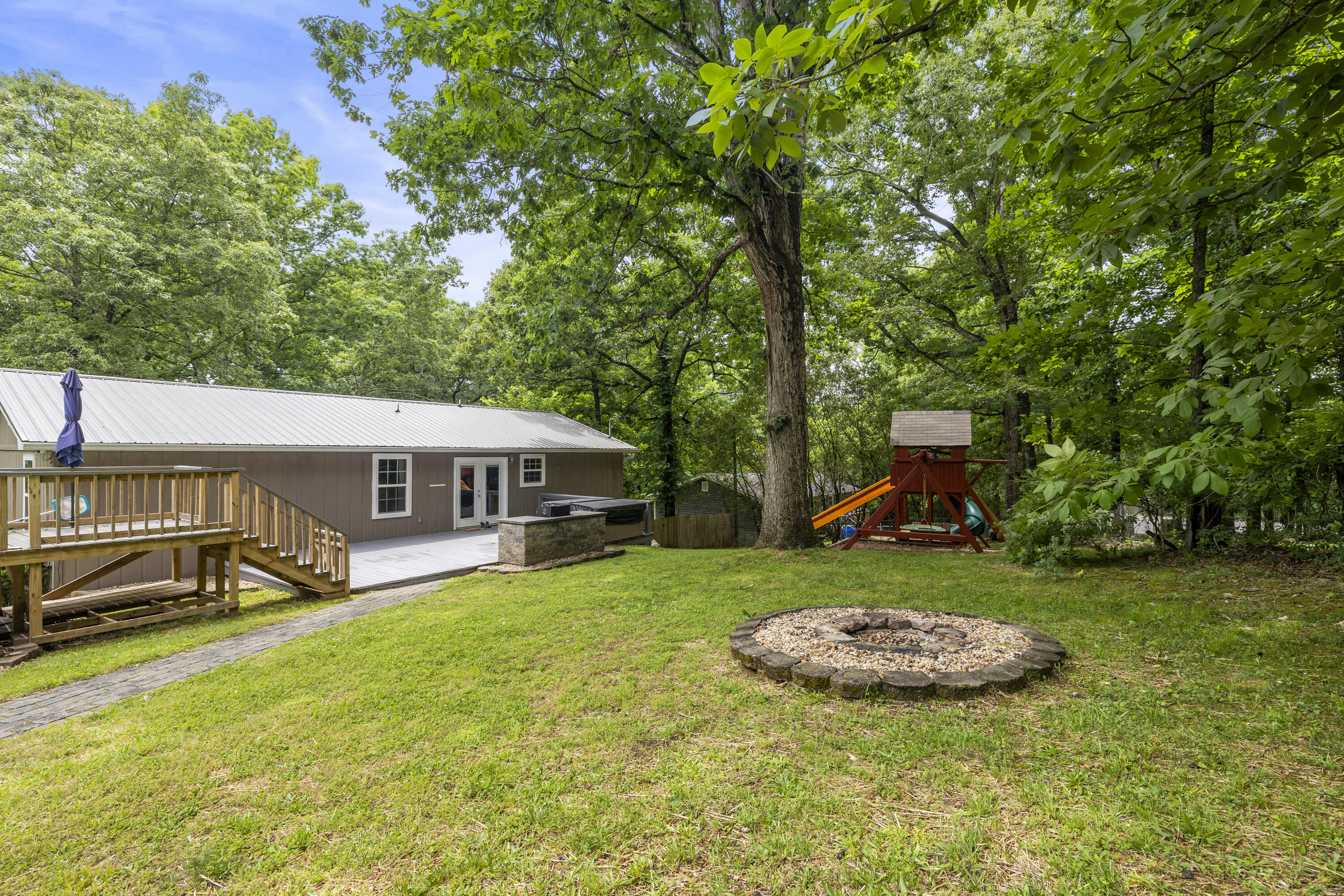 141 Hillview Drive NE