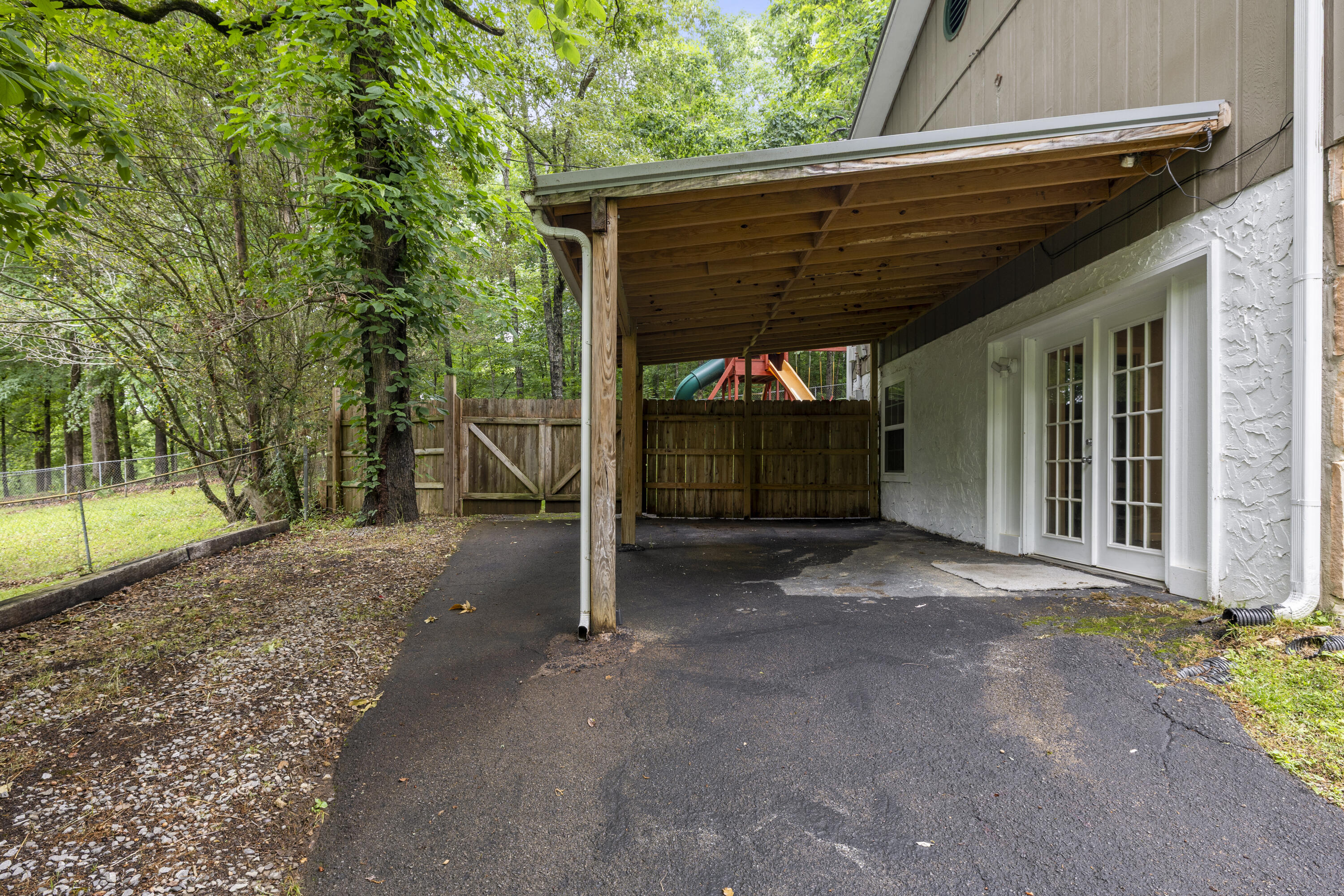 141 Hillview Drive NE