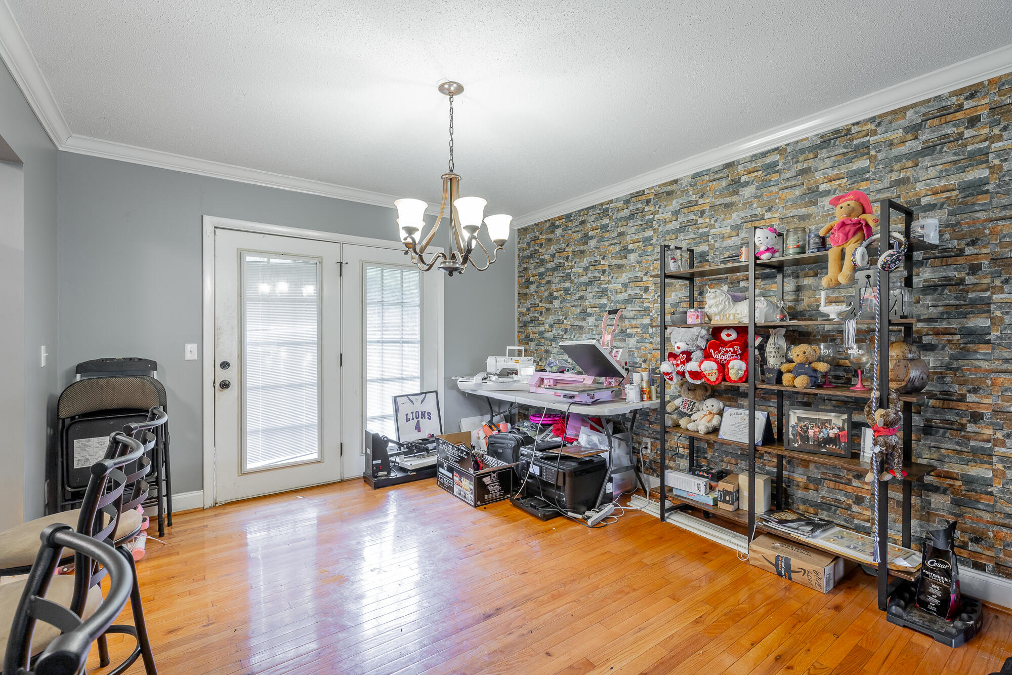 6942 Love Lane