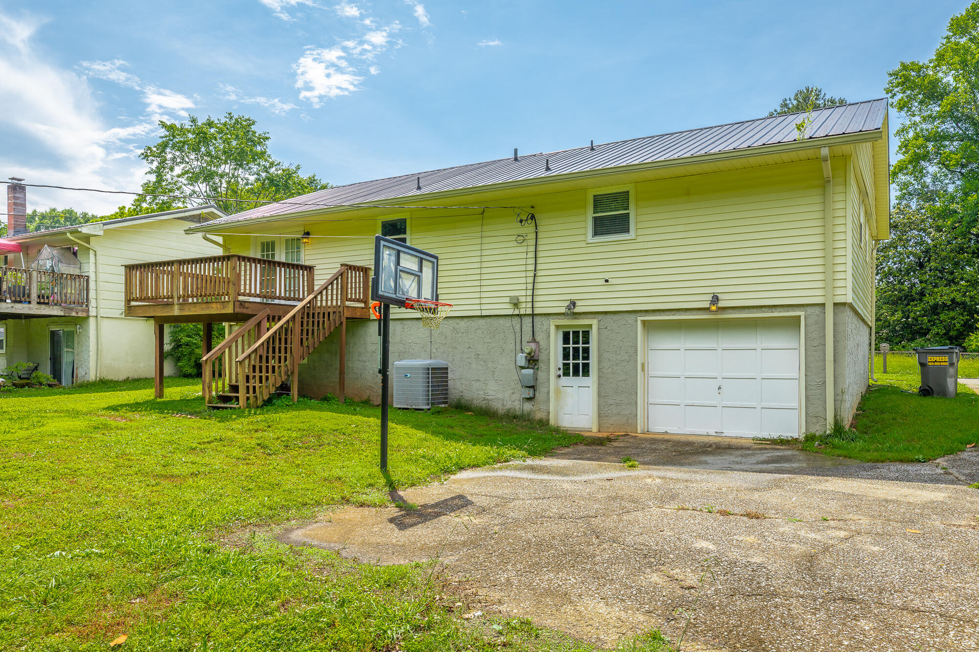 6942 Love Lane