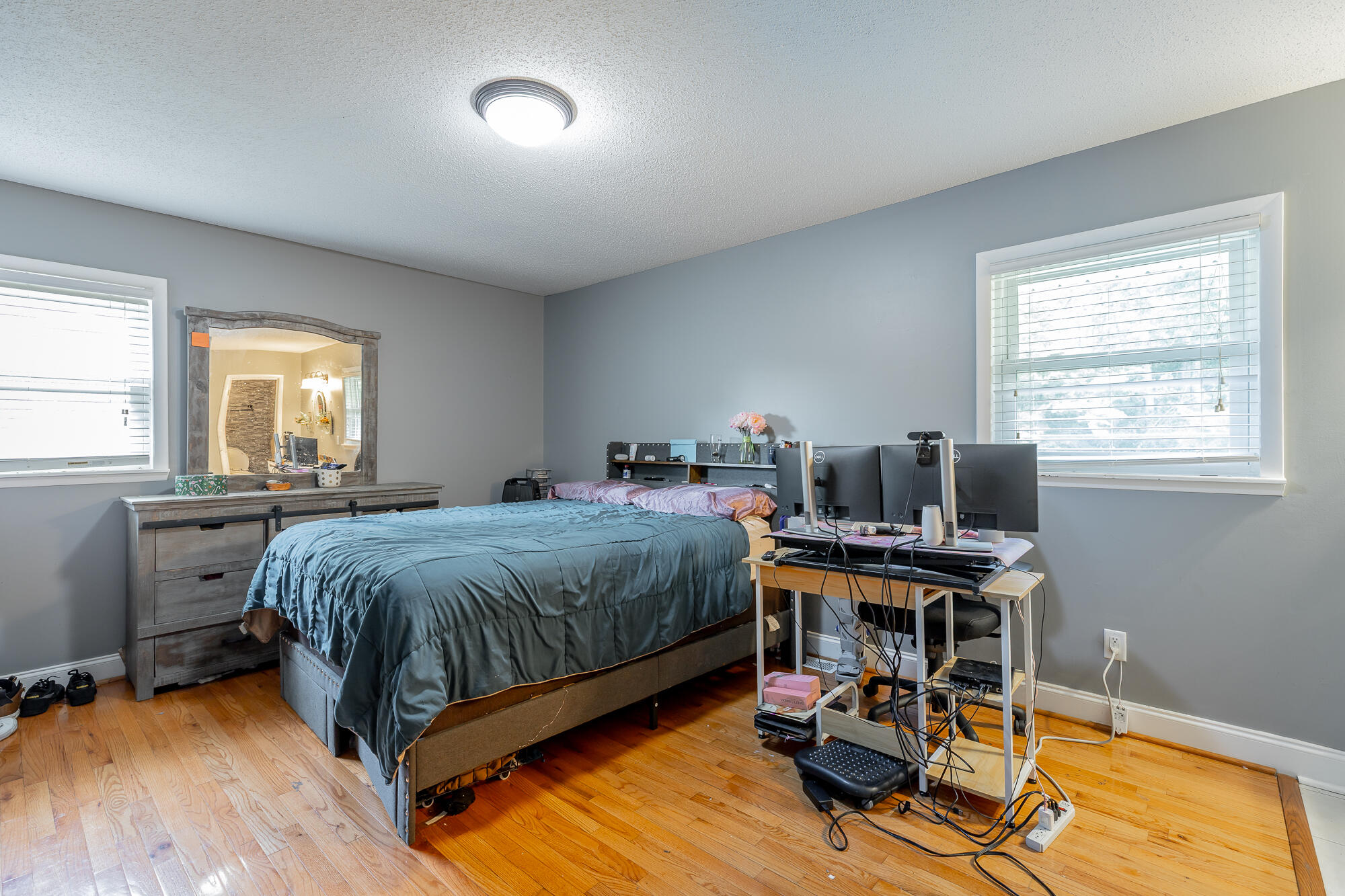 6942 Love Lane