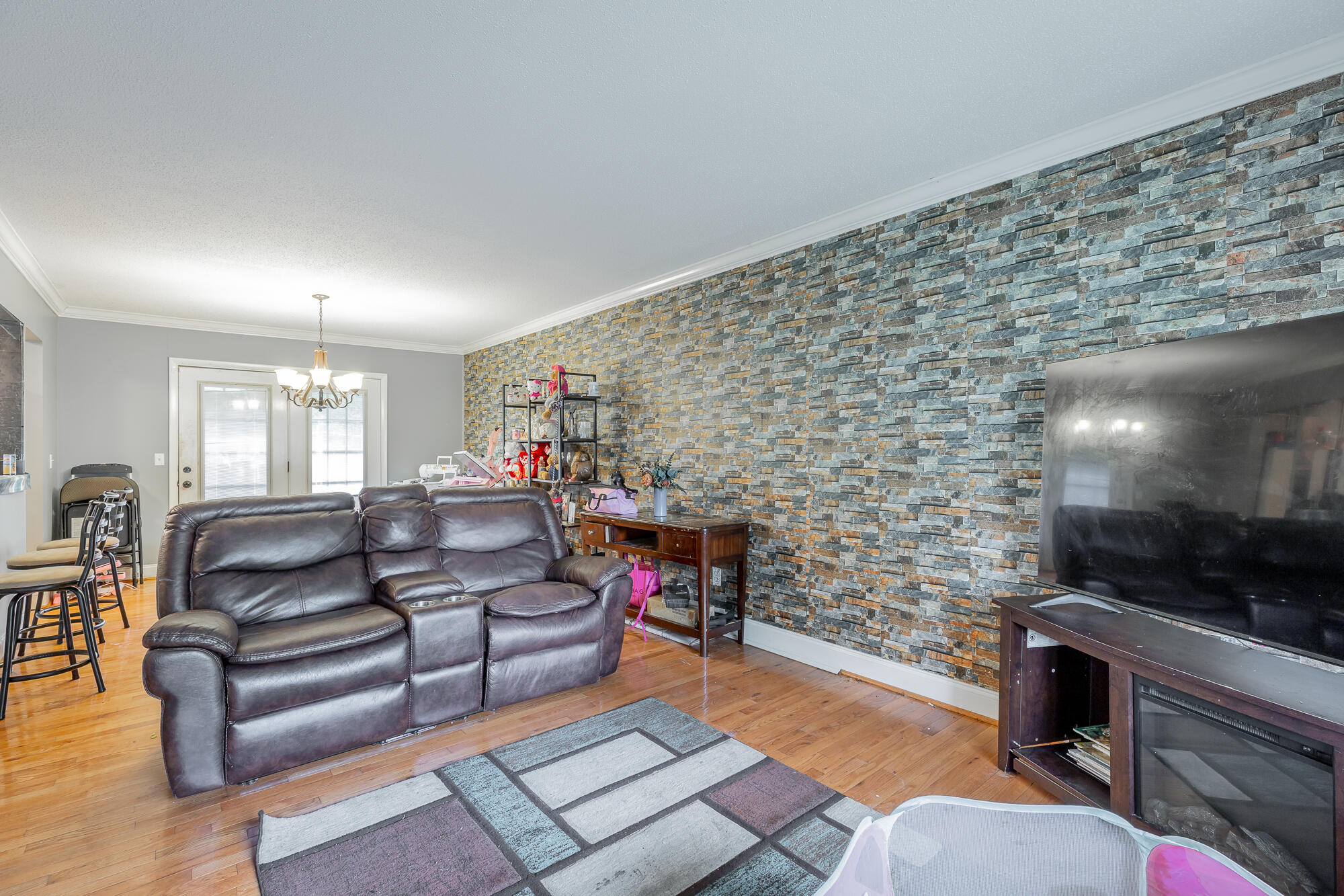 6942 Love Lane