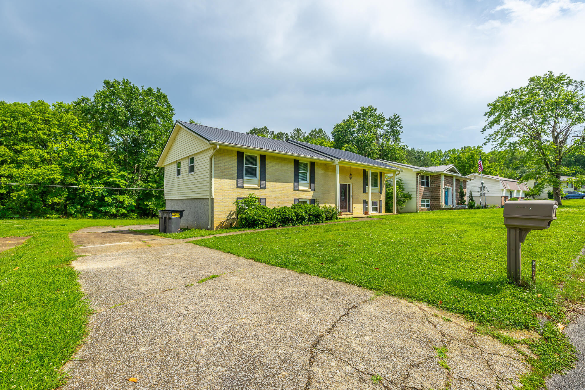 6942 Love Lane