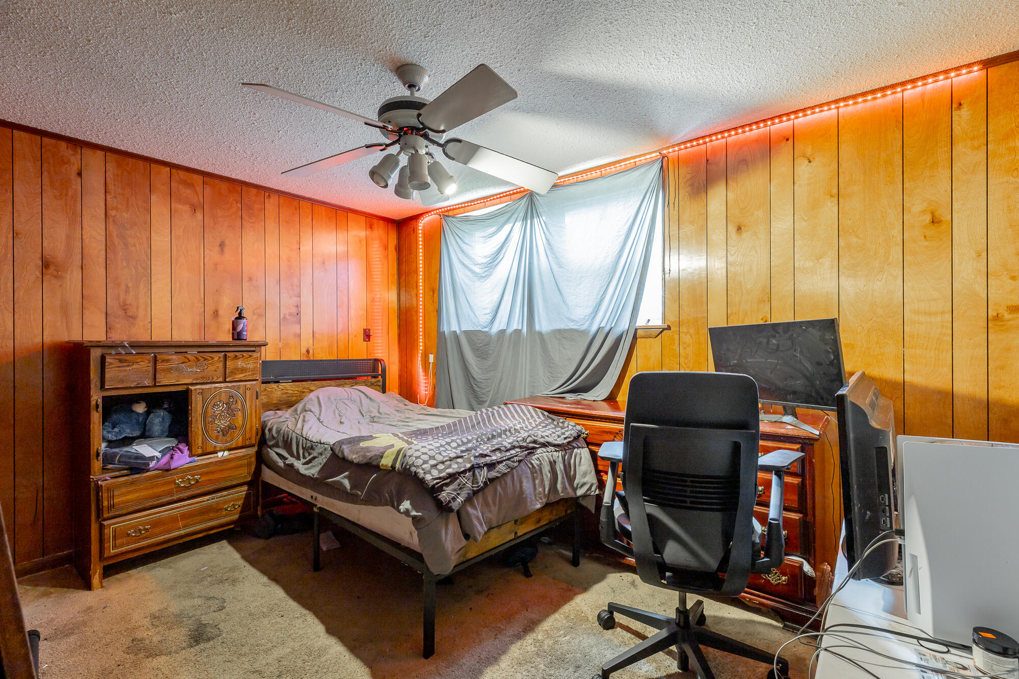 6942 Love Lane