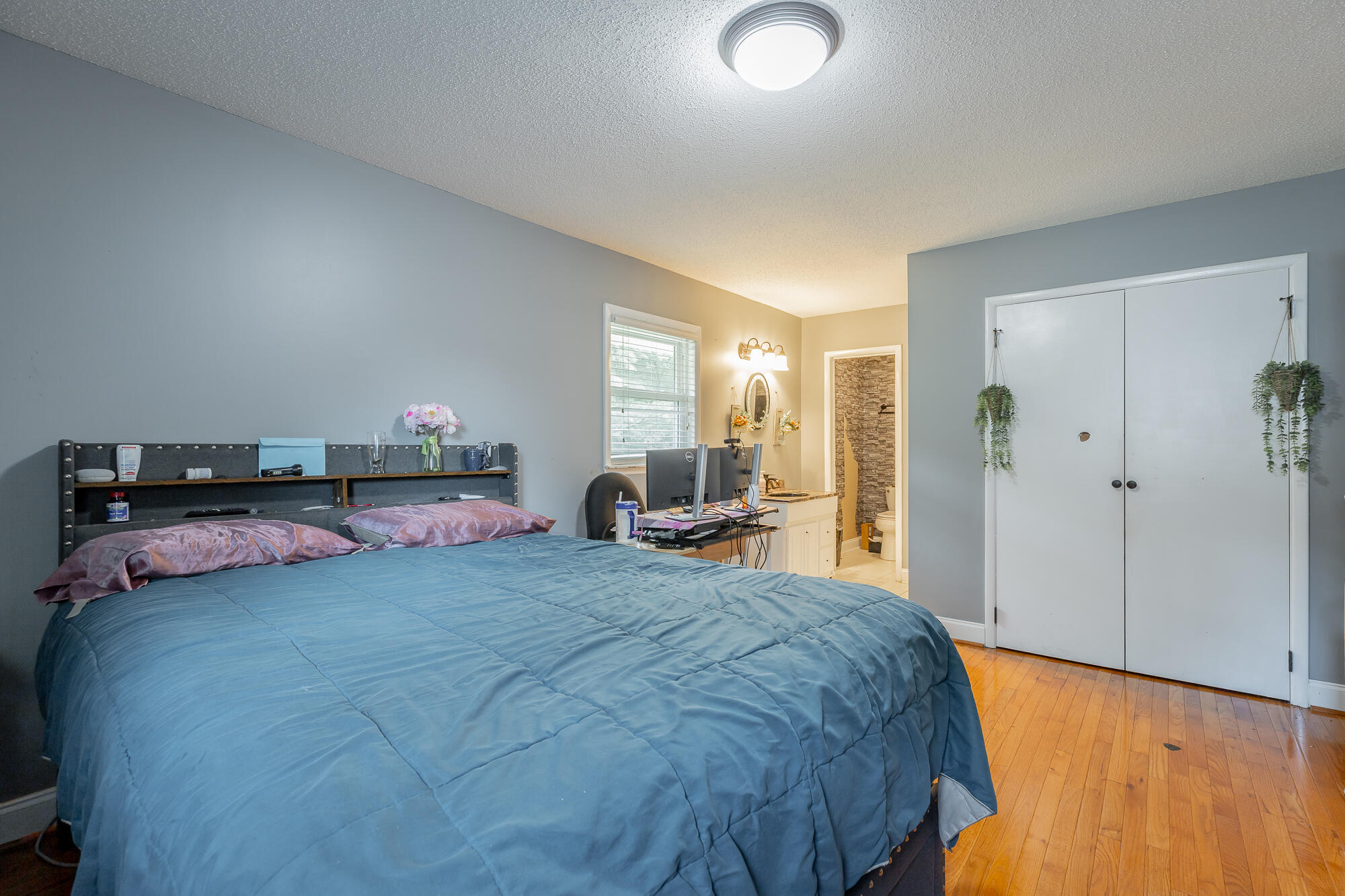 6942 Love Lane