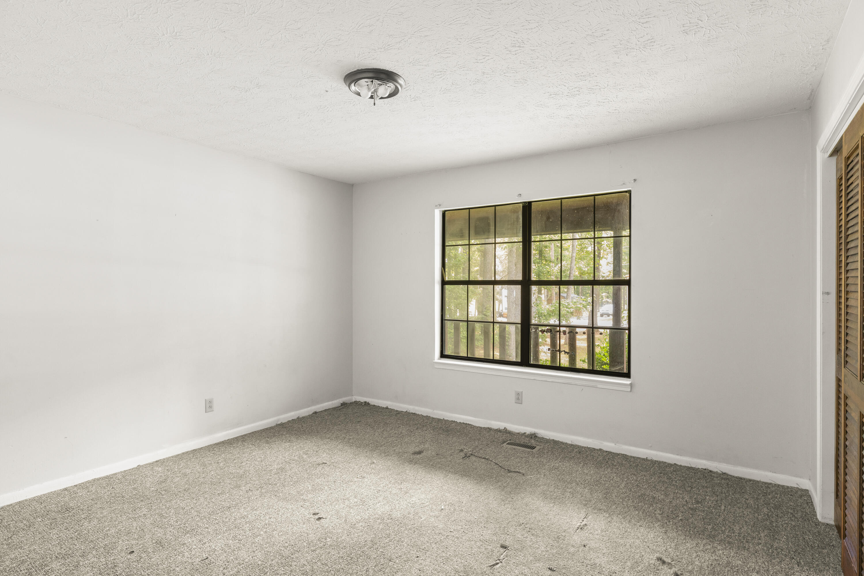 237 Henry Circle, LaFayette