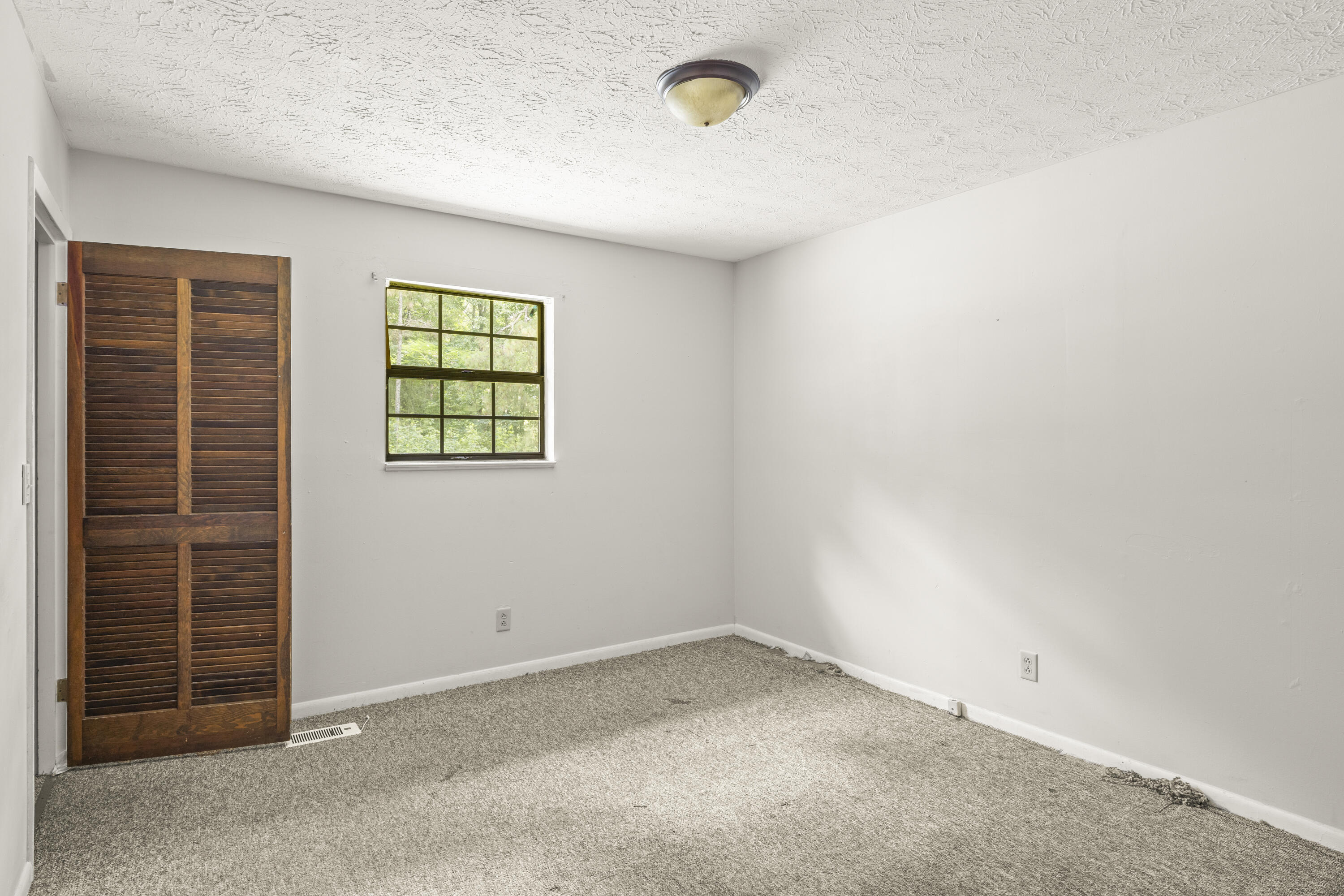 237 Henry Circle, LaFayette